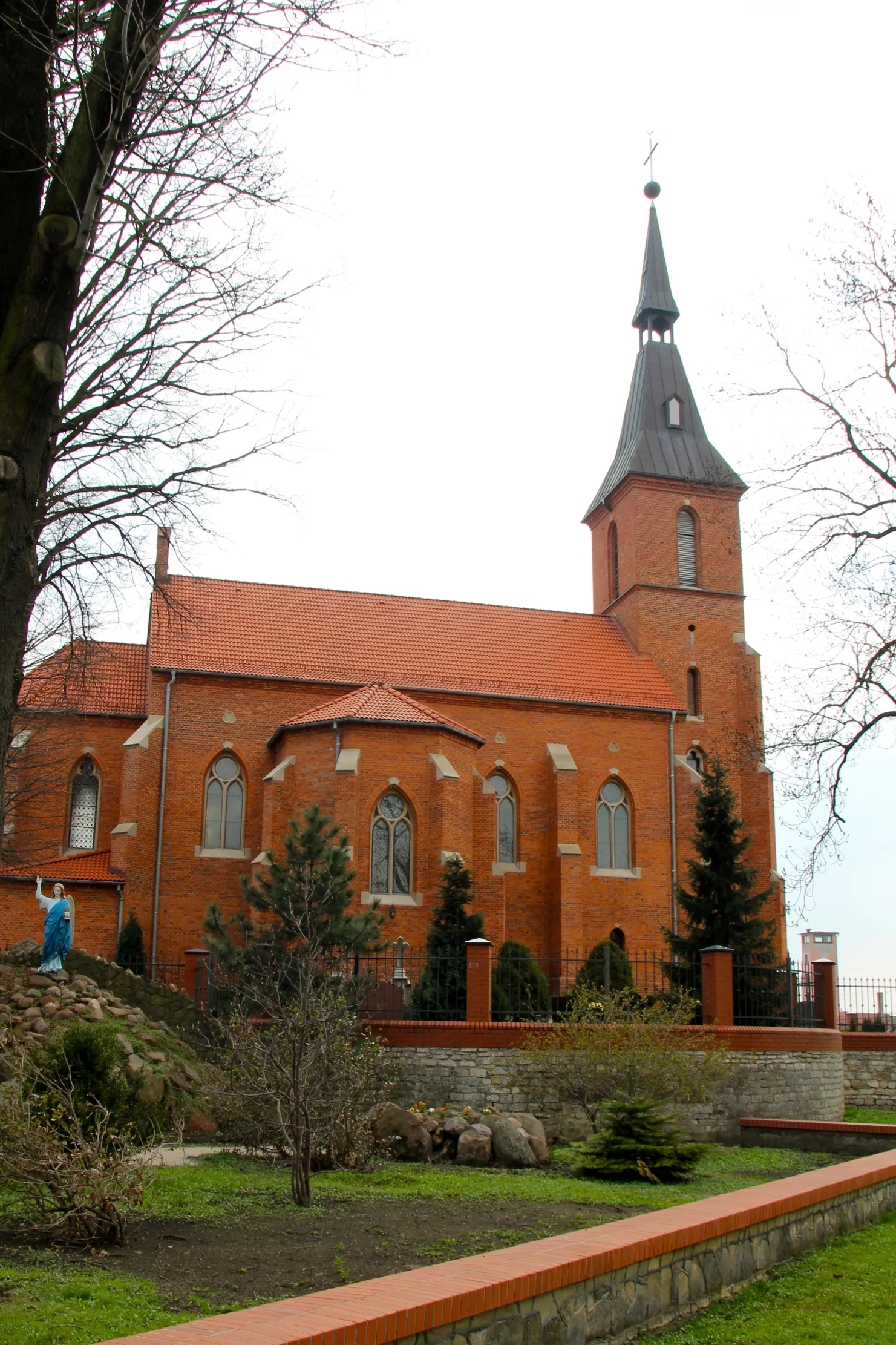 Photo showing: Długomiłowice (dodatkowa nazwa w j. niem. Langlieben) – wieś w Polsce położona w województwie opolskim, w powiecie kędzierzyńsko-kozielskim, w gminie Reńska Wieś.