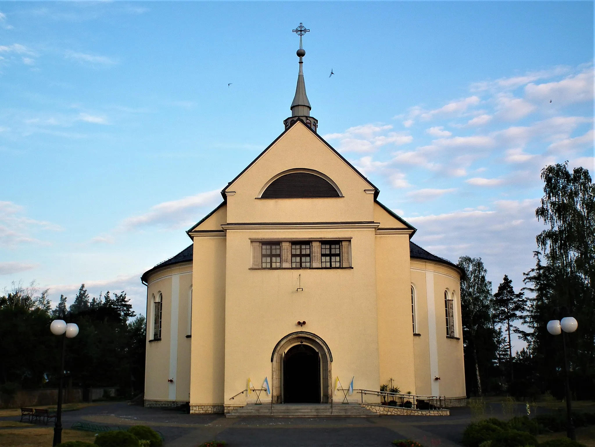 Photo showing: Kościół Niepokalanego Serca Maryi w Kolonowskiem.