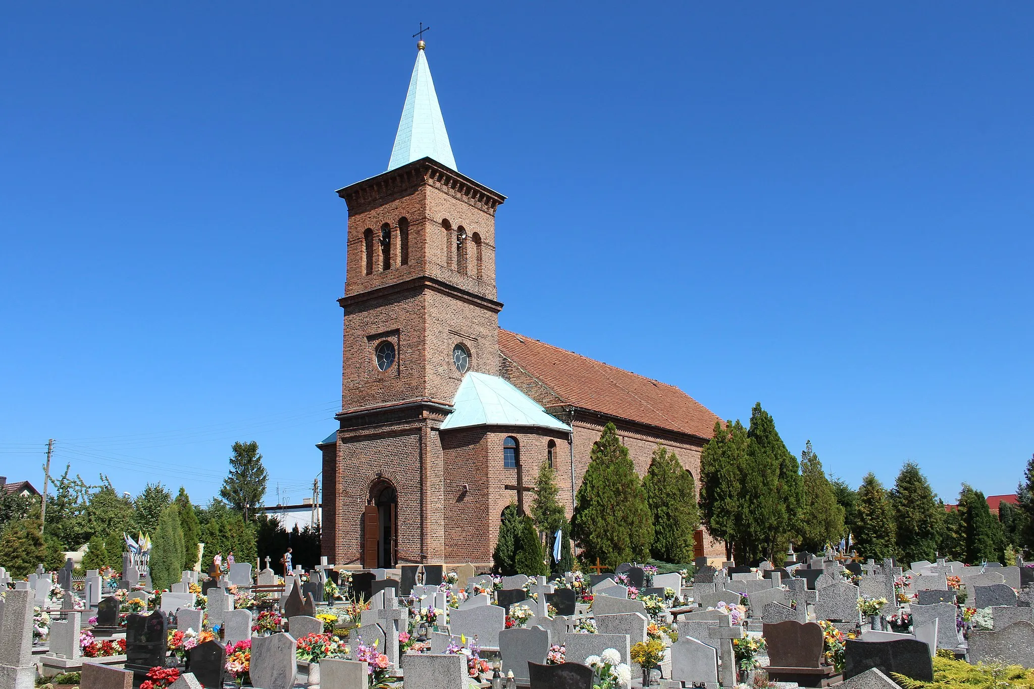 Photo showing: Tułowice - rzymskokatolicki kościół parafialny pw. św. Rocha, cmentarz
