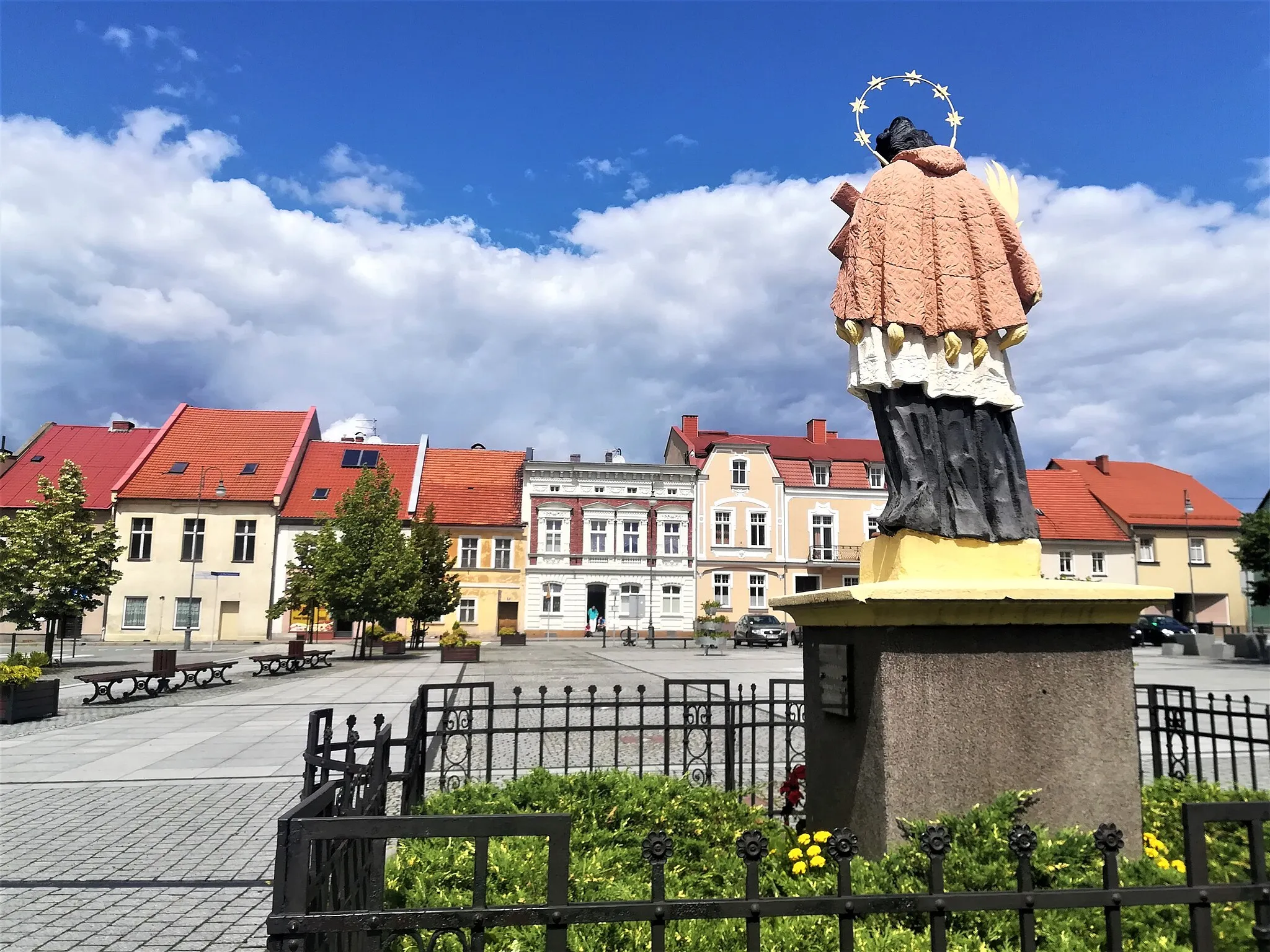 Photo showing: Rynek w Leśnicy.