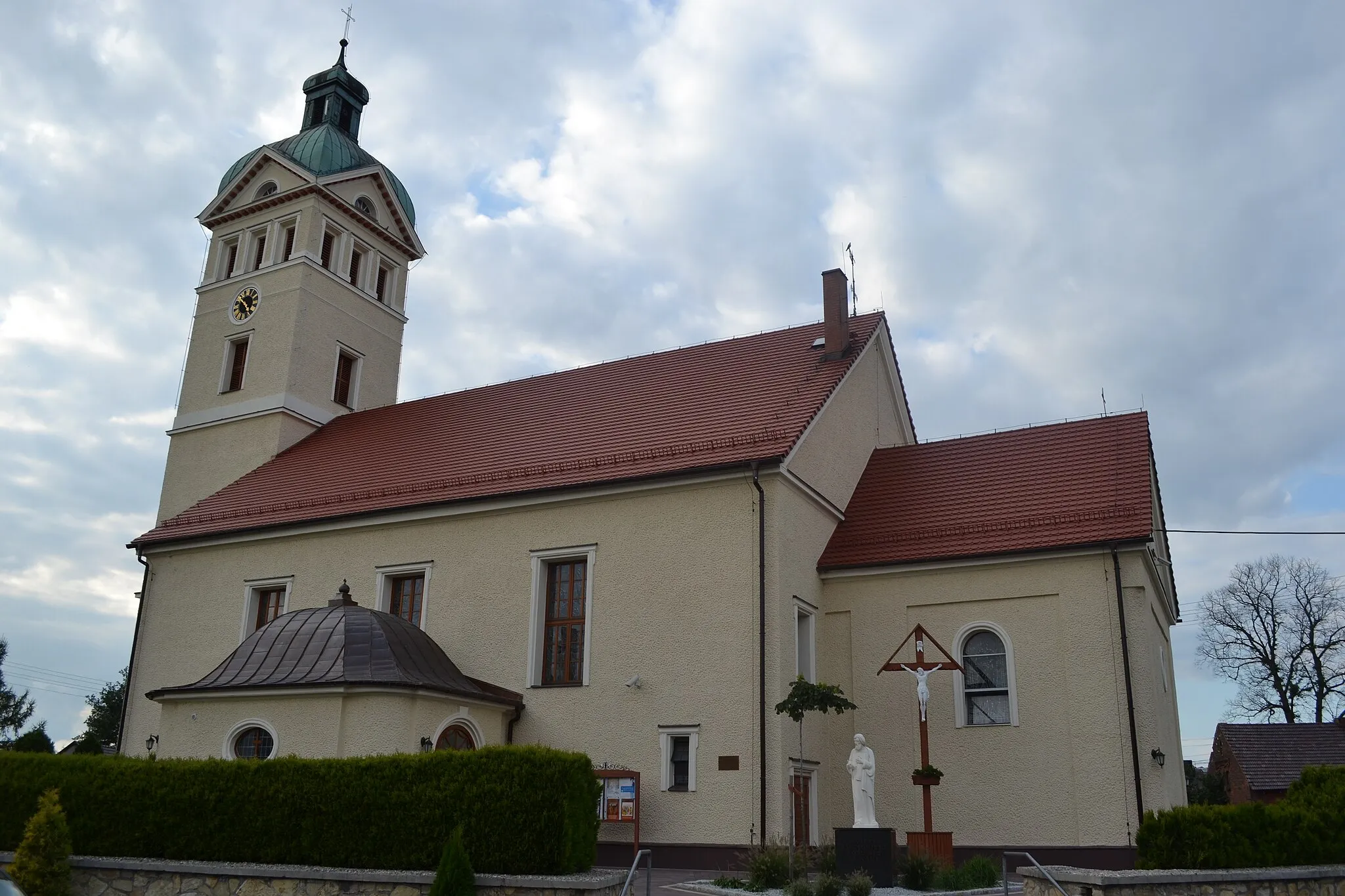 Photo showing: Kościół par. p.w. św. Bartłomieja, mur., 1751, 1842. Uległ spaleniu w grudniu 2011r. Obecnie jest świeżo po remoncie. Jełowa, Łubniany