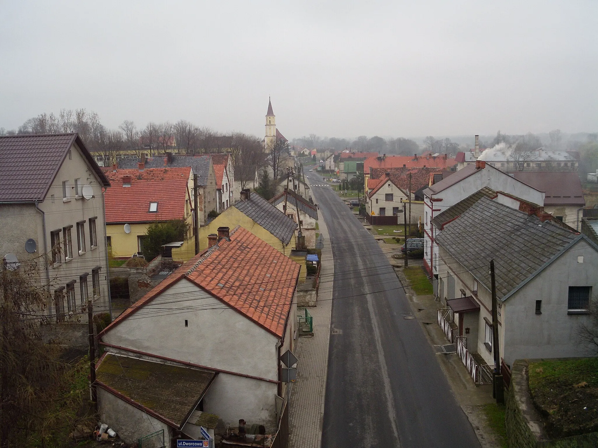 Photo showing: View of Racławice Śląskie from a disused railroad bridge (route 294) over Zwycięstwa street.