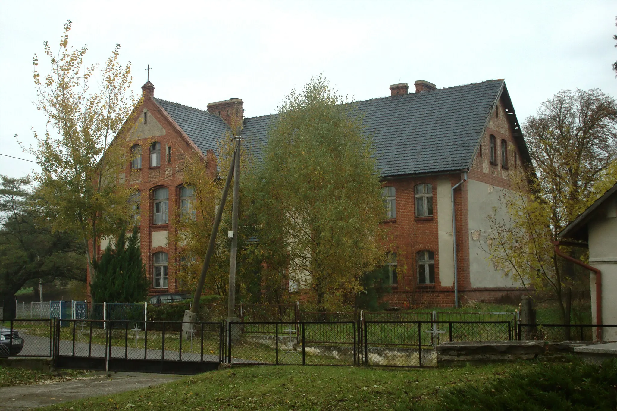 Photo showing: A brick-layed building in Milice, Opole Voivodeship, PL