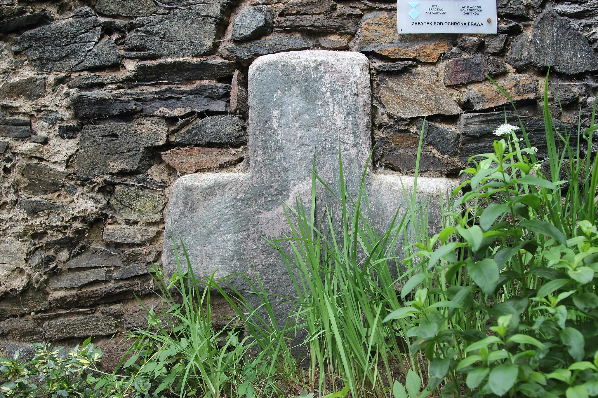 Photo showing: Stone cross in Lubiatów
