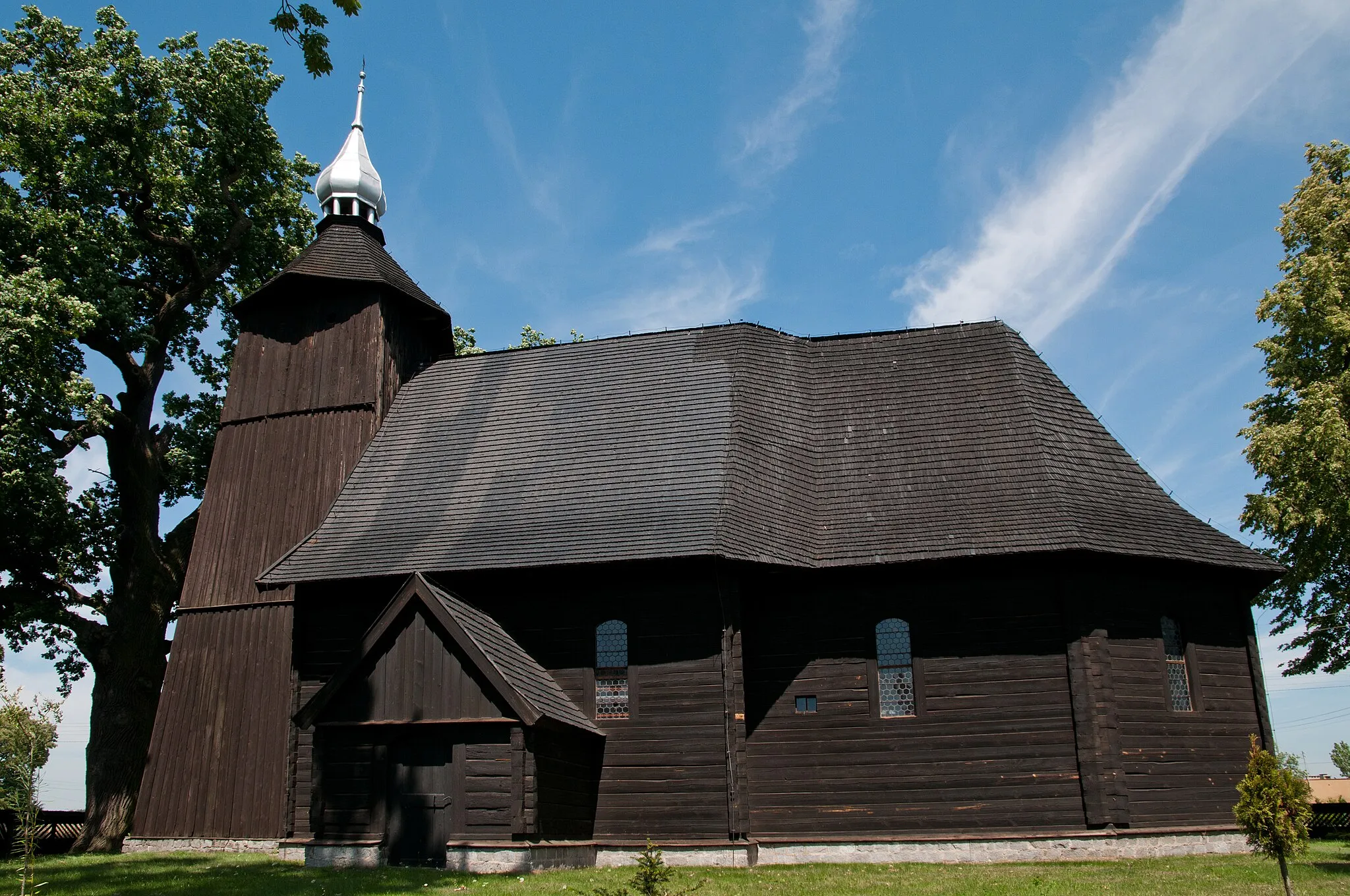 Photo showing: kościół ewangelicki, ob. rzym.-kat. fil. p.w. Podwyższenia Krzyża, drewn., 1698, 1939 w Wierzbicy Dolnej