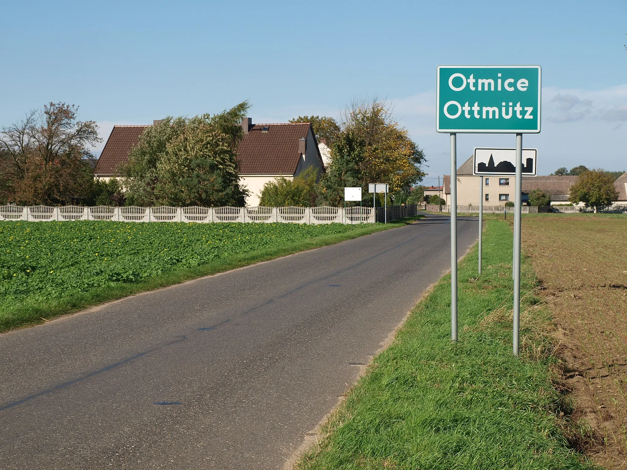 Photo showing: Otmice - village in the administrative district of Gmina Izbicko, within Strzelce County, Opole Voivodeship, in south-western Poland