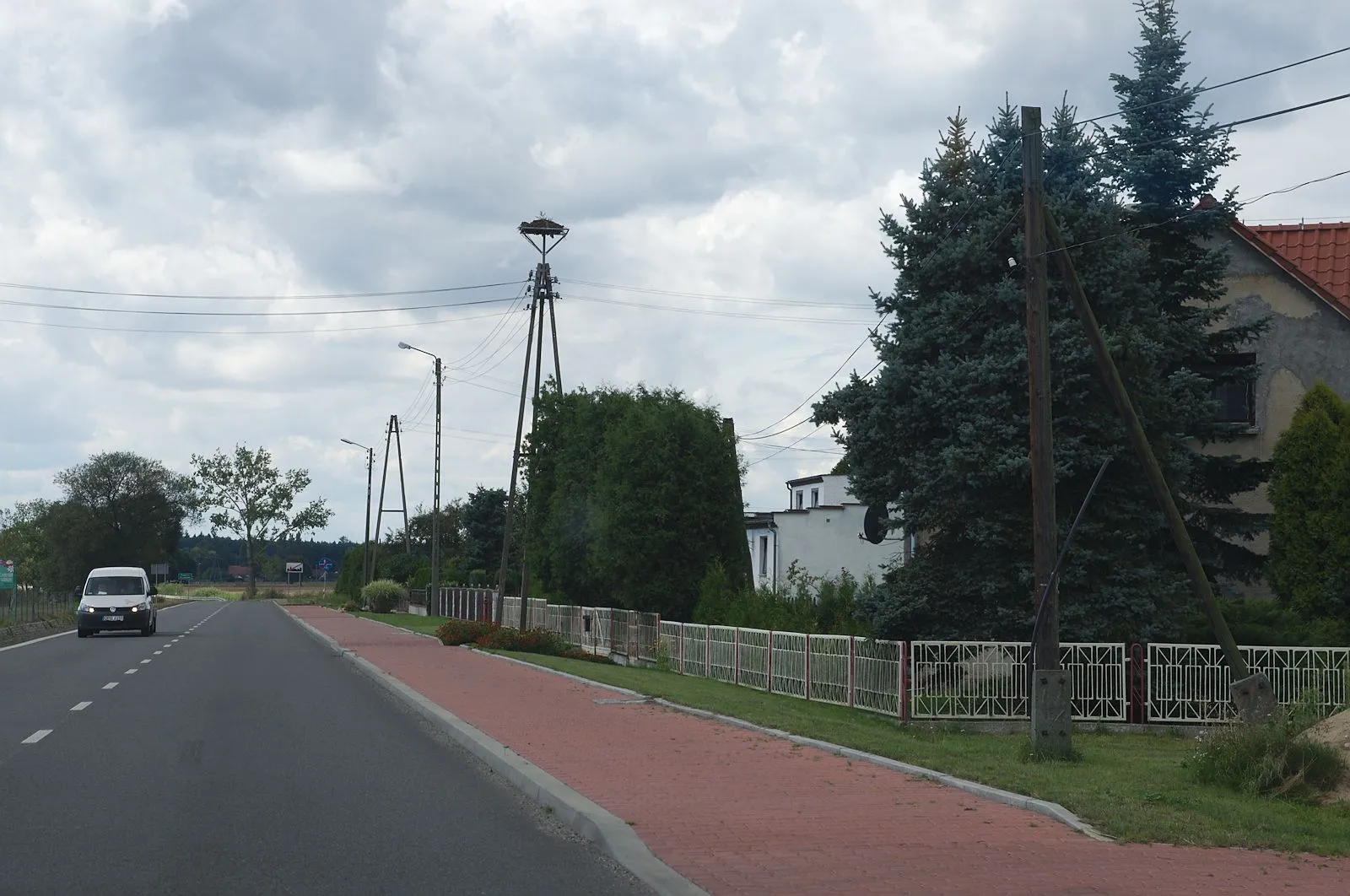 Photo showing: Przysiecz - gniazdo bociana białego (stan na 15.08.2014, niezamieszkałe, zniszczone)