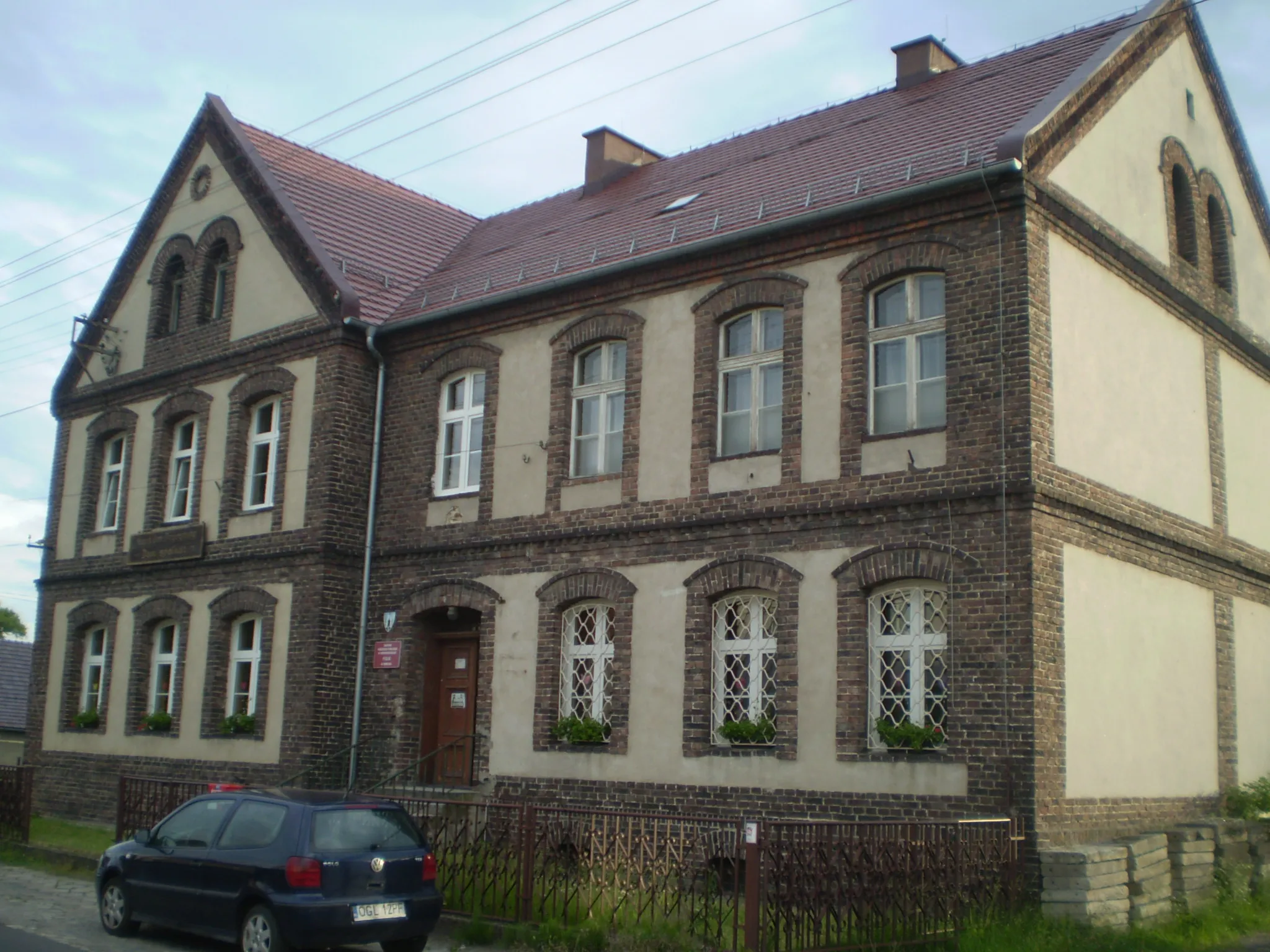 Photo showing: Dom Spotkań w Domecku wcześniej pierwszy budynek szkoły podstawowej