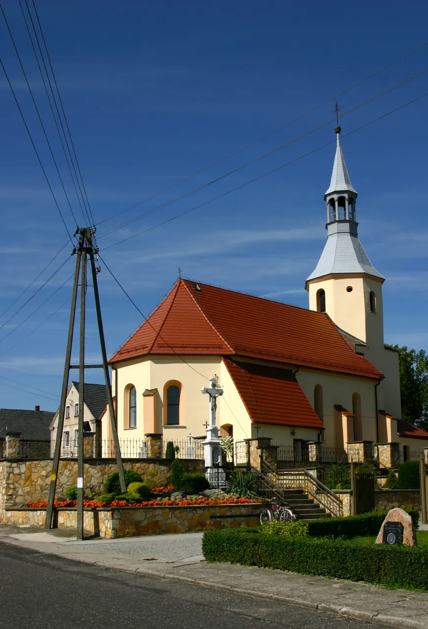Photo showing: Pisarzowice (dodatkowa nazwa w j. niem. Schreibersdorf) – wieś w Polsce położona w województwie opolskim, w powiecie krapkowickim, w gminie Strzeleczki.