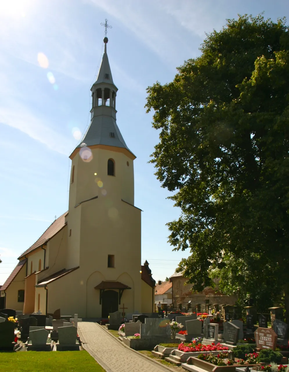 Photo showing: Pisarzowice (dodatkowa nazwa w j. niem. Schreibersdorf) – wieś w Polsce położona w województwie opolskim, w powiecie krapkowickim, w gminie Strzeleczki.