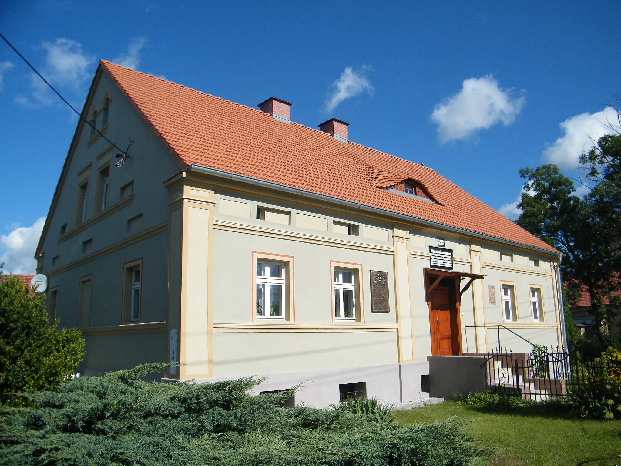 Photo showing: dom ks. Jana Dzierżona
Karłowice, ul. Kościelna 5, Popielów