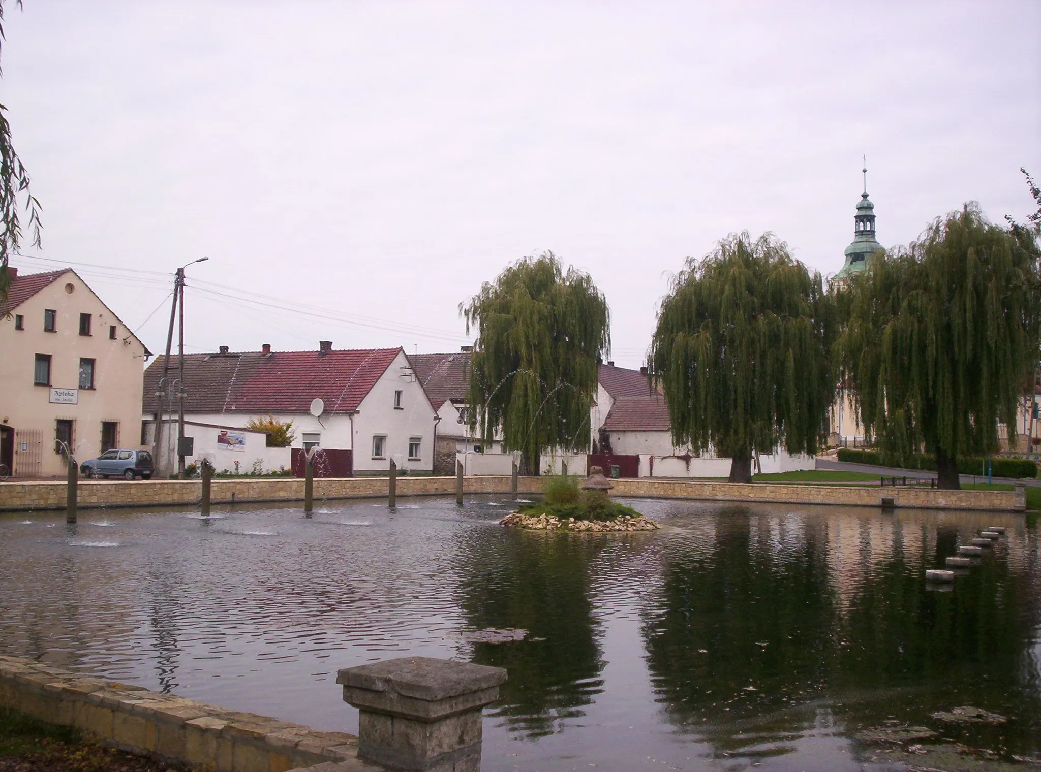Photo showing: Teich in der Ortsmitte.