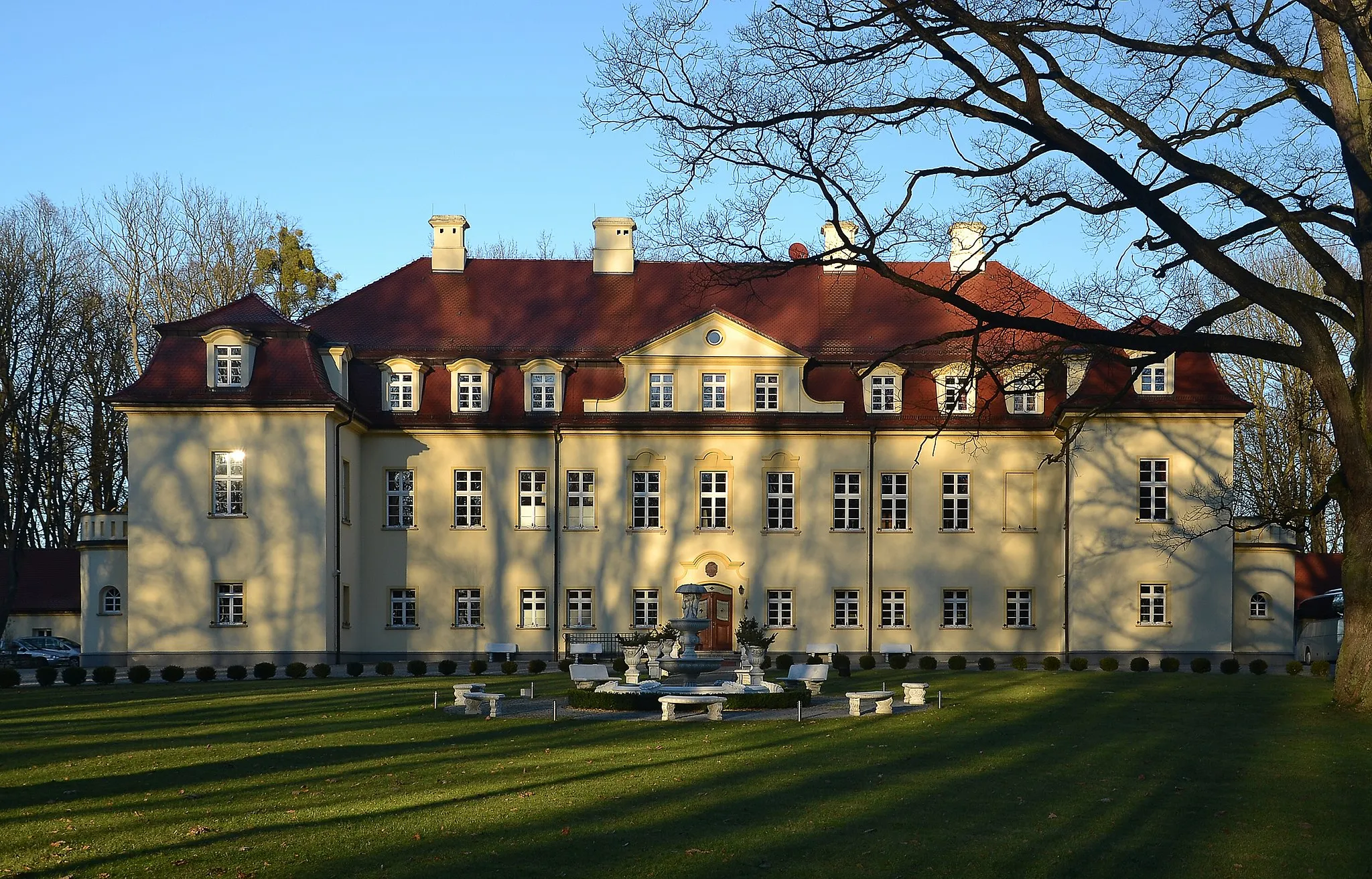 Photo showing: Palace in Izbicko (Stubendorf), Upper Silesia