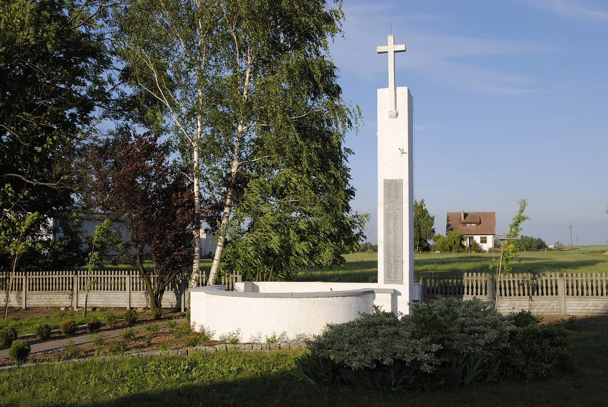 Photo showing: Kriegsdenkmal in Zlattnik für die beiden Weltkriege, Kreis Oppeln