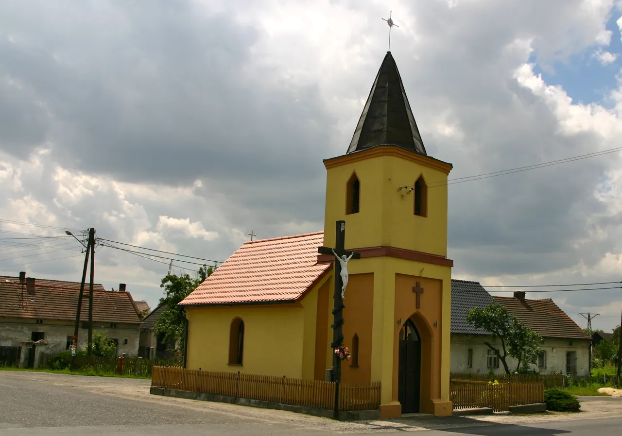 Photo showing: Pogórze (dodatkowa nazwa w j. niem. Pogosch) – wieś w Polsce położona w województwie opolskim, w powiecie prudnickim, w gminie Biała.
