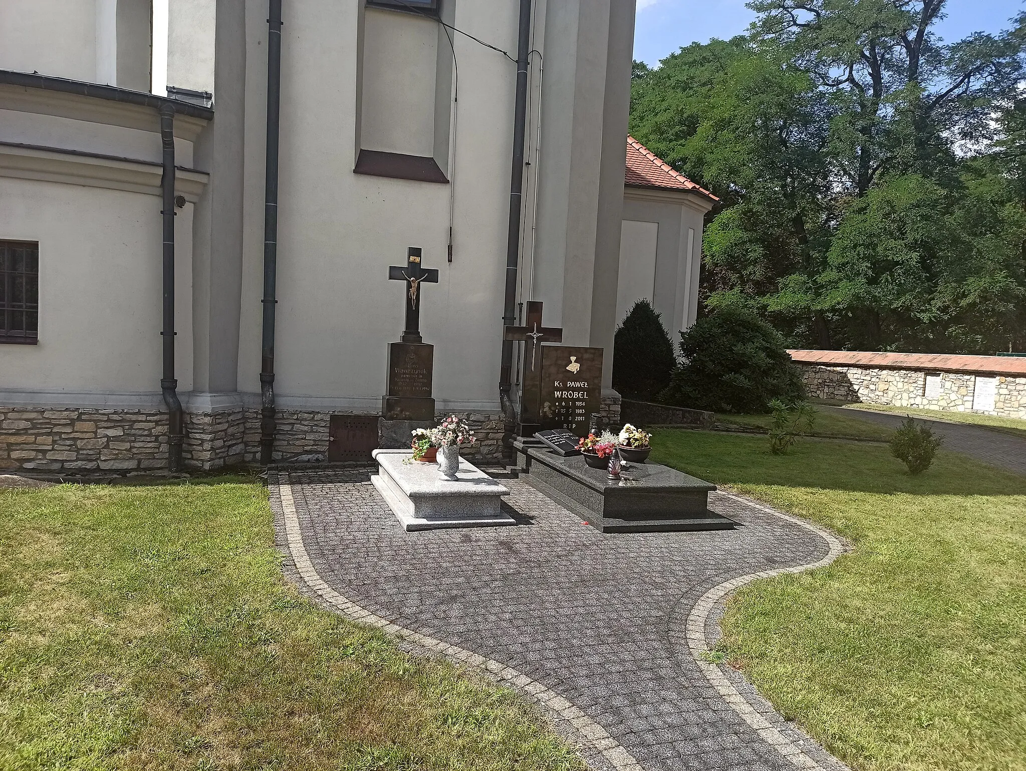 Photo showing: Cmentarz przykościelny w Kujawach.
