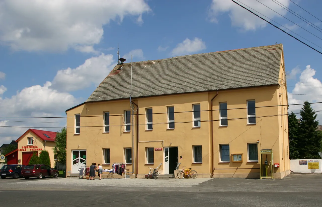 Photo showing: Racławiczki (dodatkowa nazwa w j. niem. Rasselwitz; od 1939 Roßtal O. S., pol. hist. Racławice Polskie[1]) – wieś w Polsce położona w województwie opolskim, w powiecie krapkowickim, w gminie Strzeleczki.