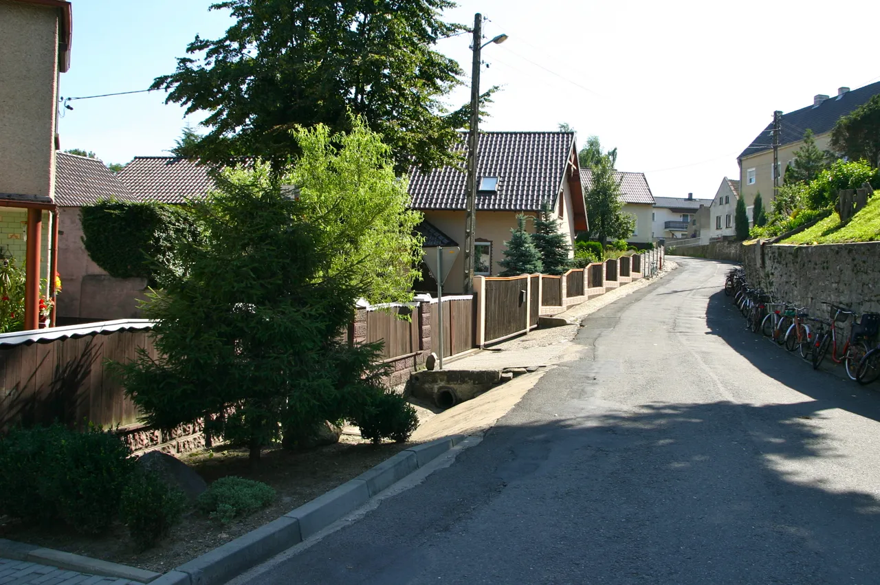 Photo showing: Komorniki (dodatkowa nazwa w j. niem. Komornik) – wieś w Polsce położona w województwie opolskim, w powiecie krapkowickim, w gminie Strzeleczki.