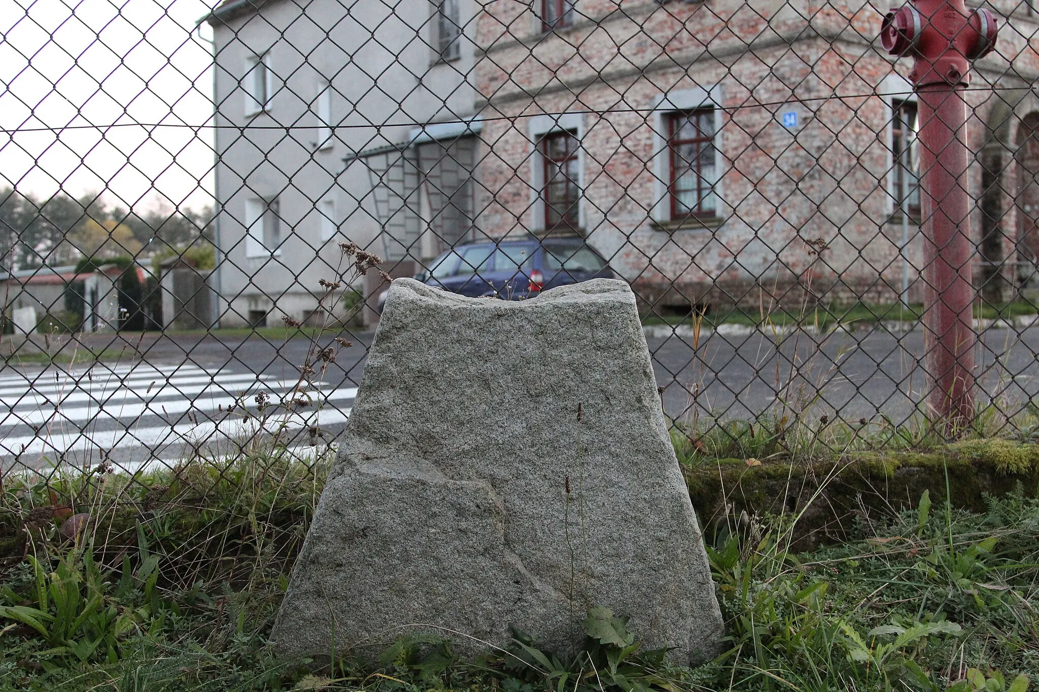 Photo showing: Stone cross in Niwnik