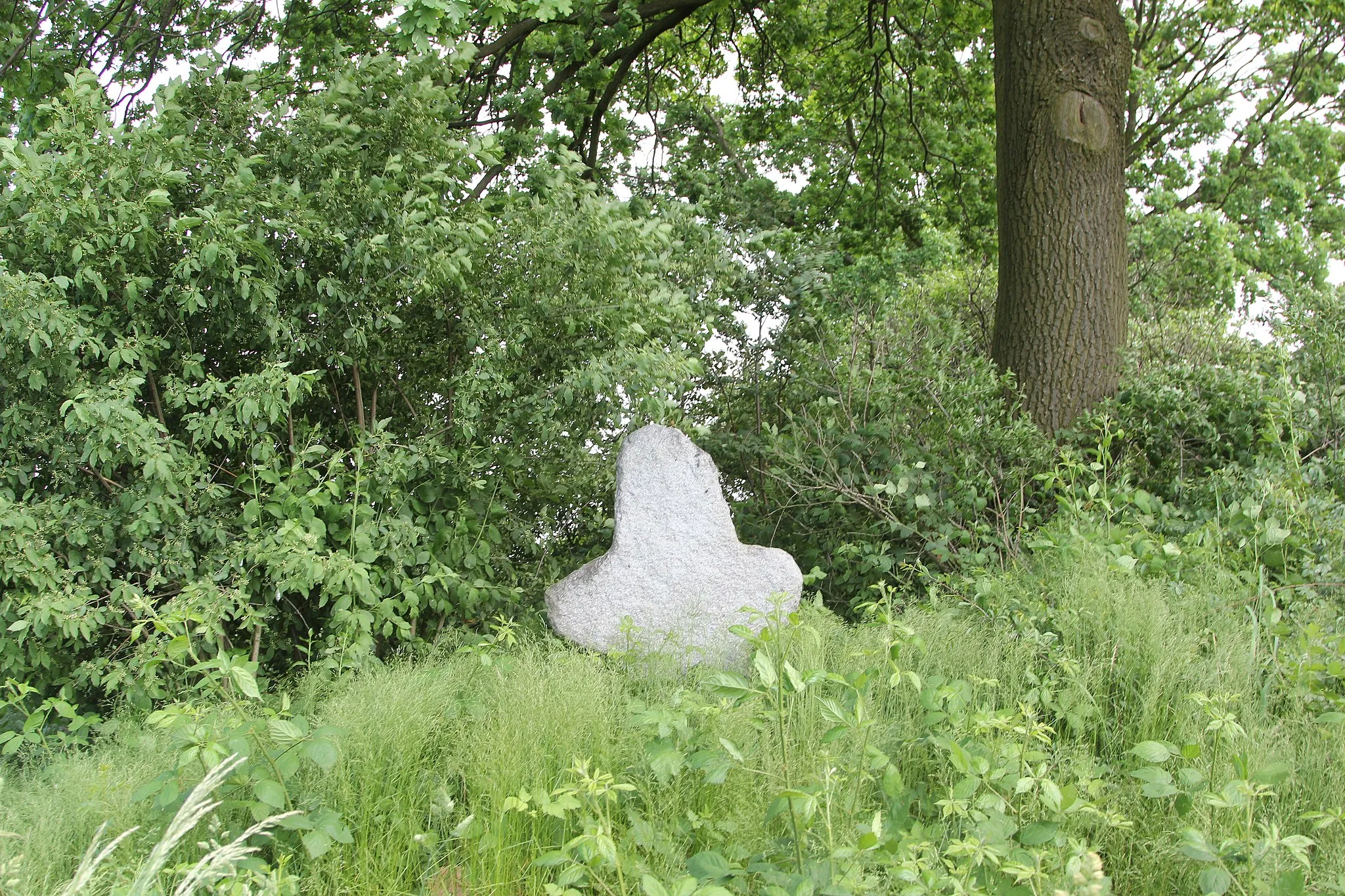 Photo showing: Stone cross in Mikołajowa.