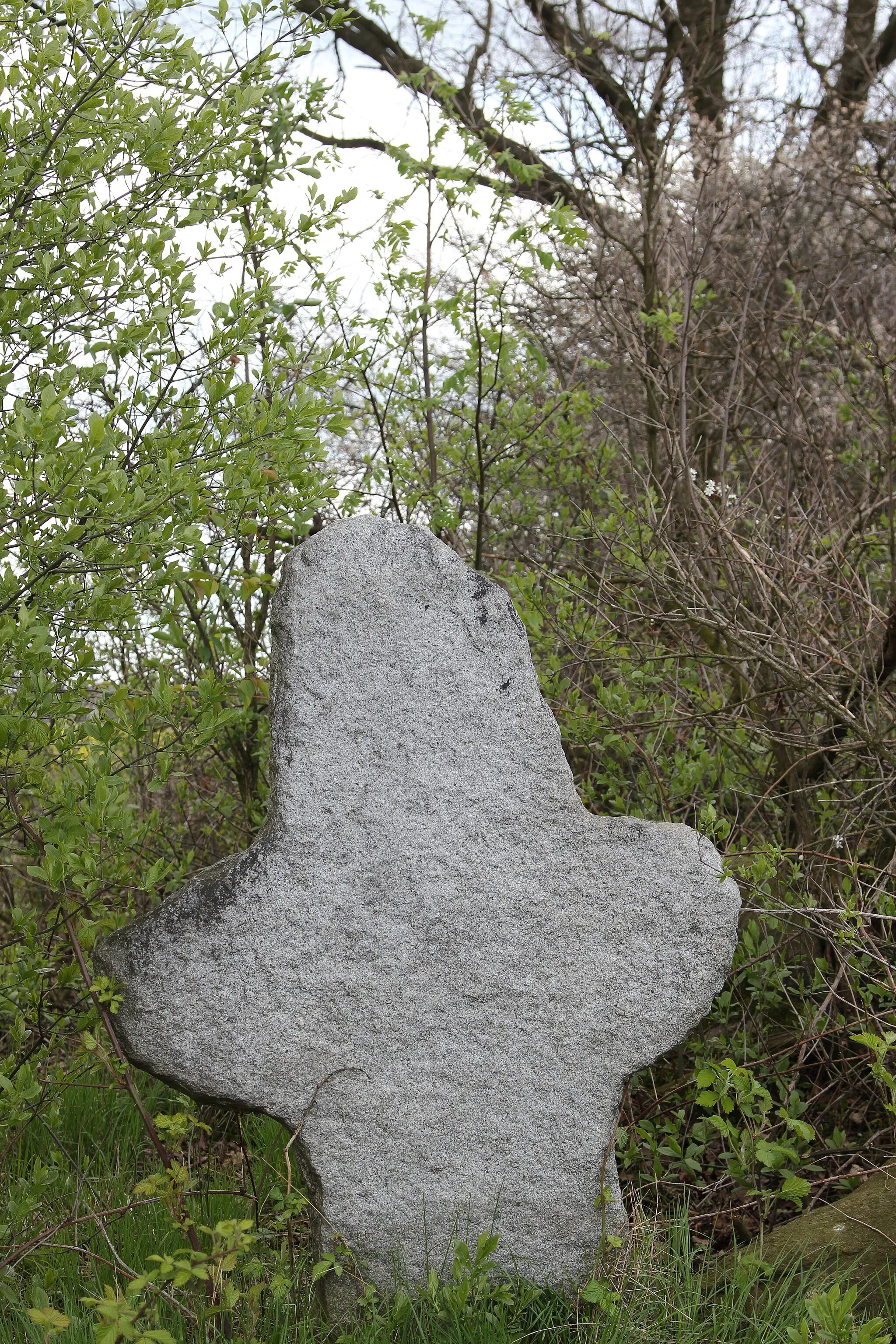 Photo showing: Stone cross in Mikołajowa.