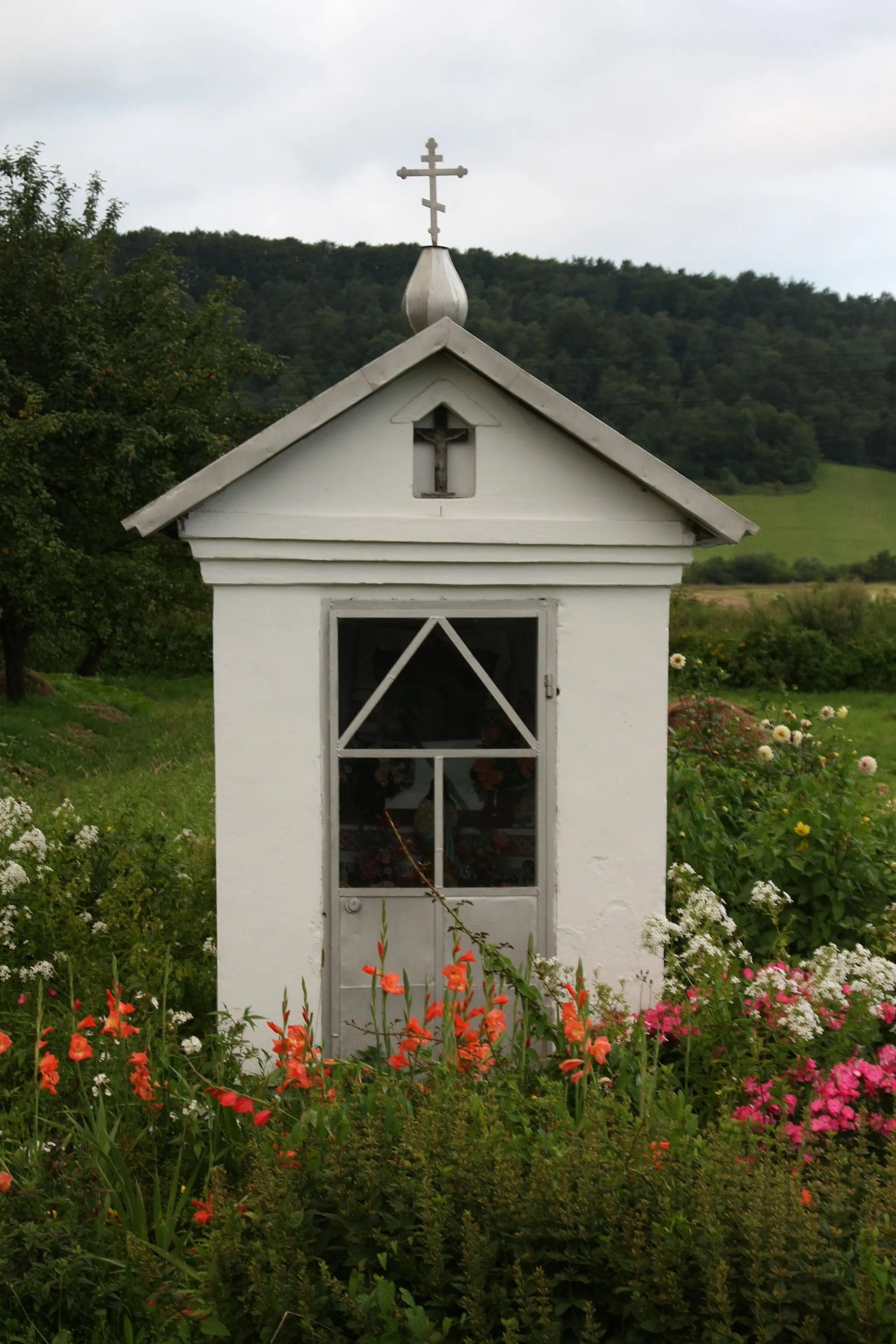 Photo showing: Shrine in Mokre.