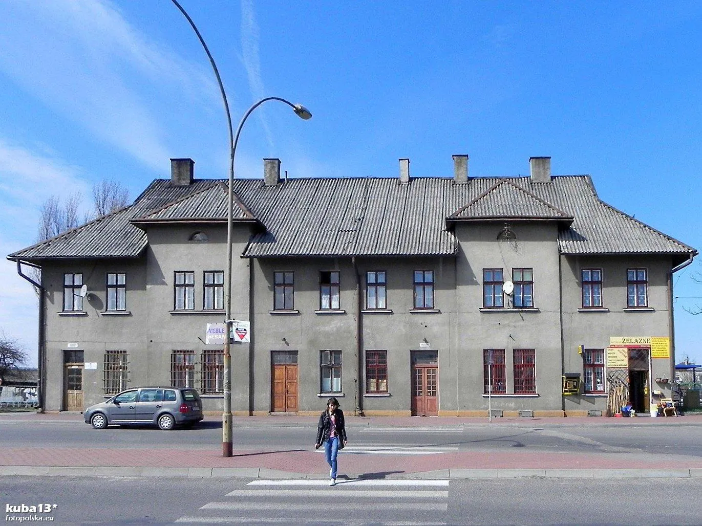 Photo showing: Budynek dworcowy w Lubaczowie z 1880 r. - widok z ulicy Kolejowej.