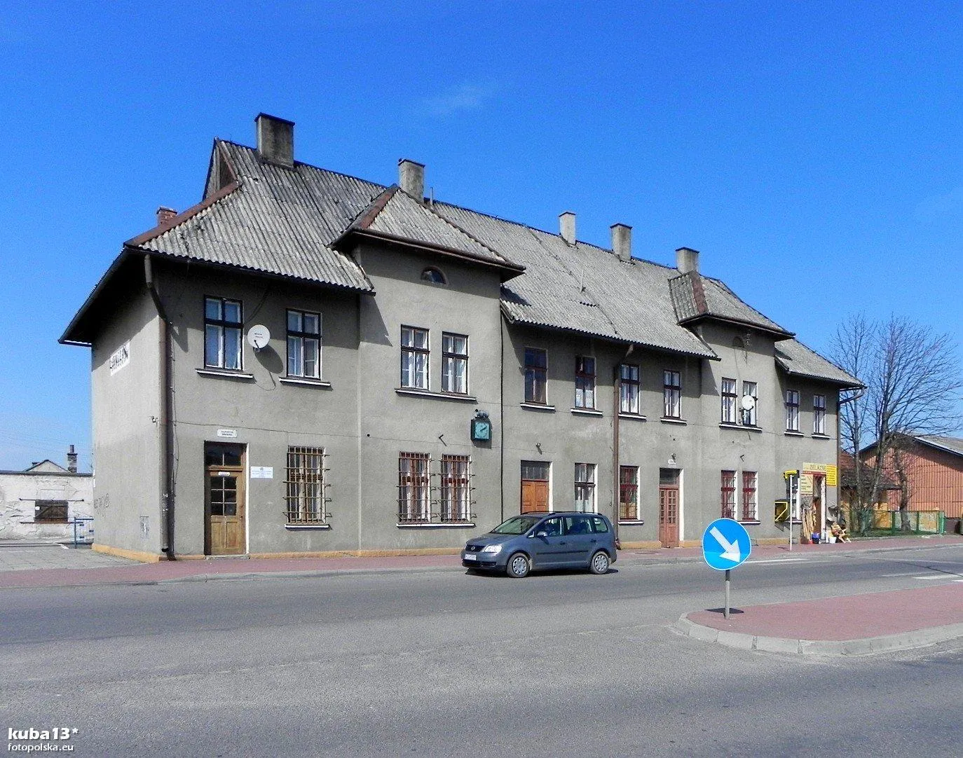Photo showing: Budynek dworcowy w Lubaczowie od strony ulicy Kolejowej.