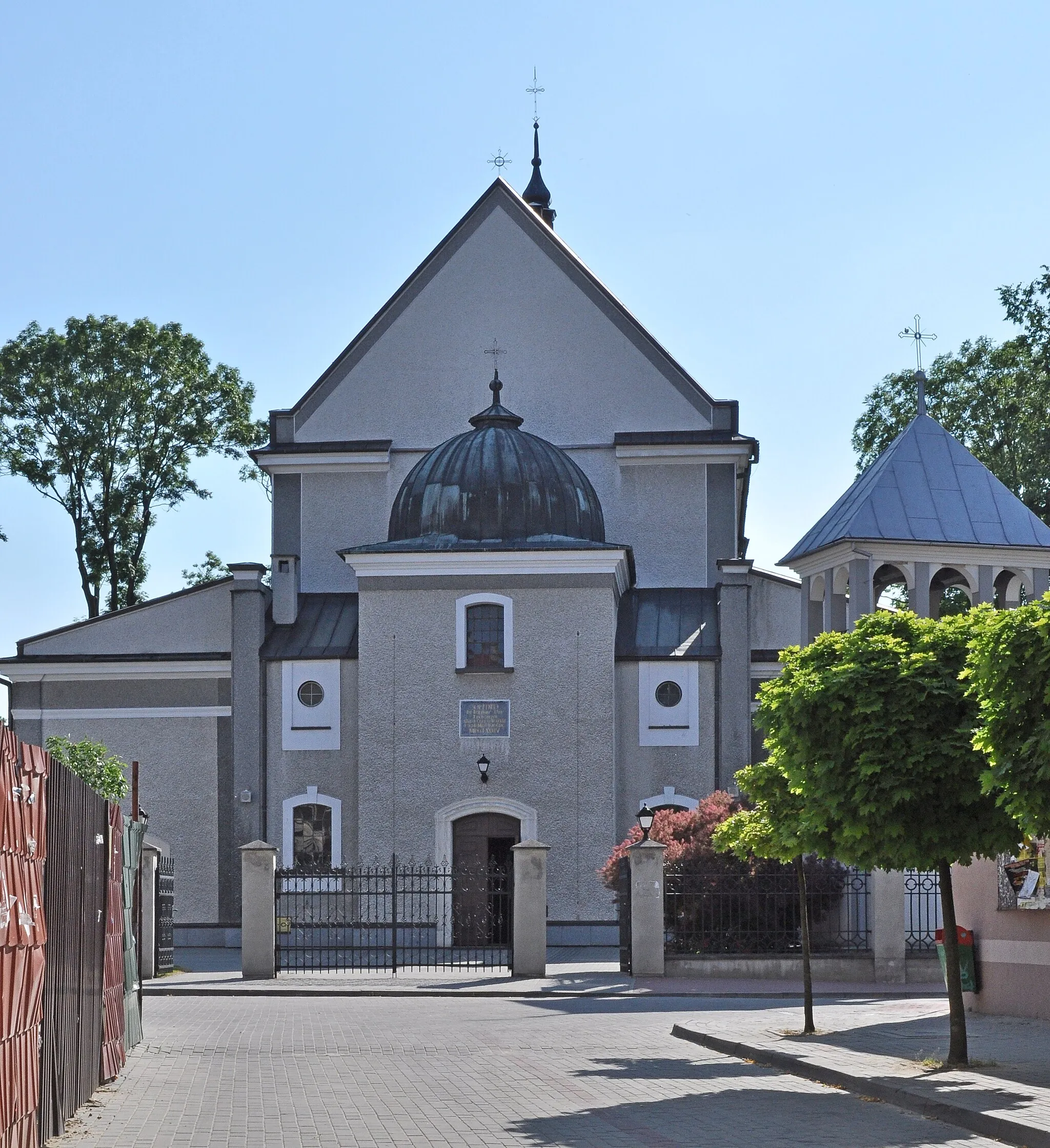 Photo showing: Radomyśl Wielki - kościół parafialny p.w. Przemienienia Pańskiego