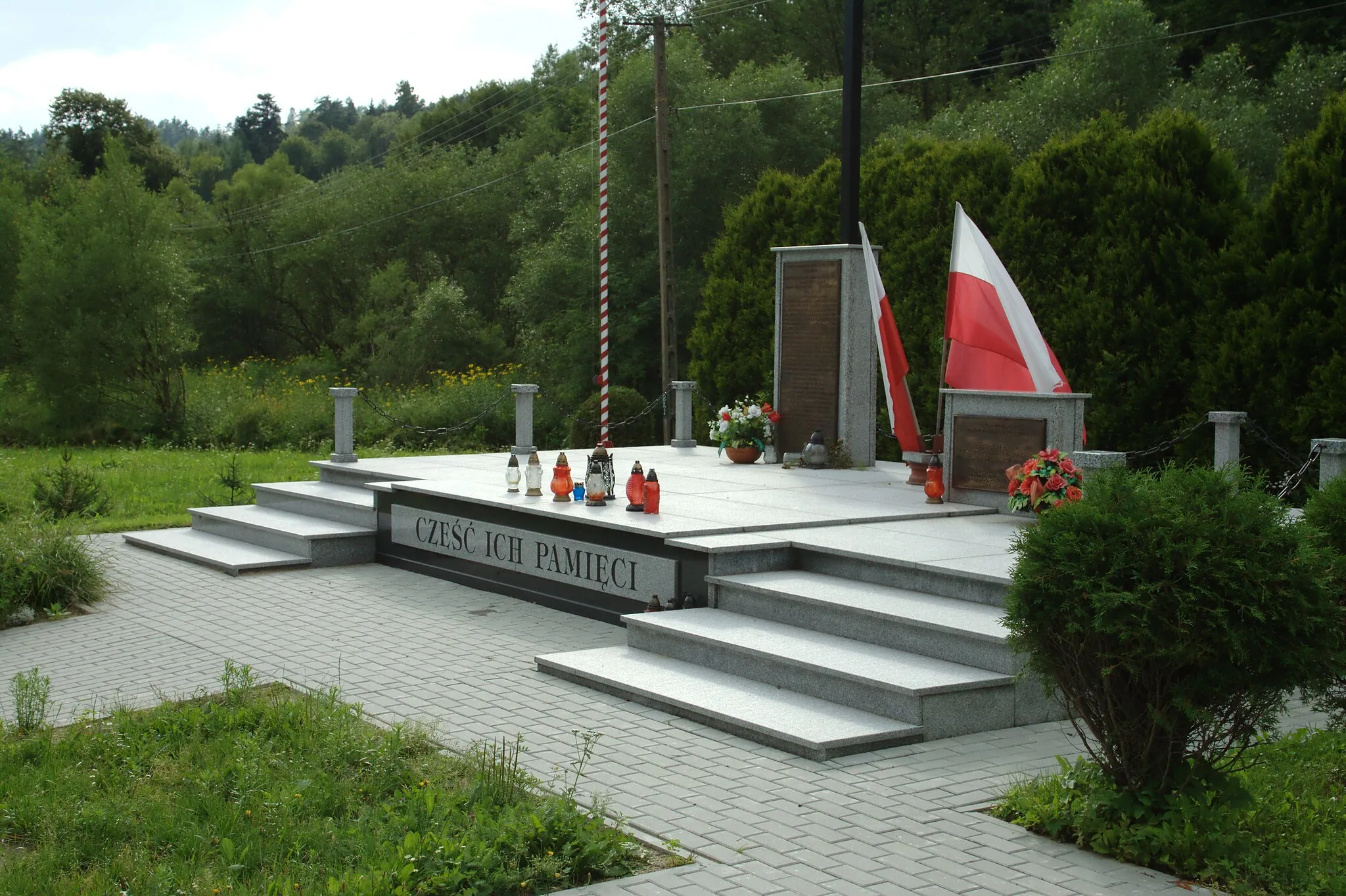 Photo showing: A memorial to the polish people died in clashes with UPA; Borownica village, Podkarpackie voivodeship, Poland