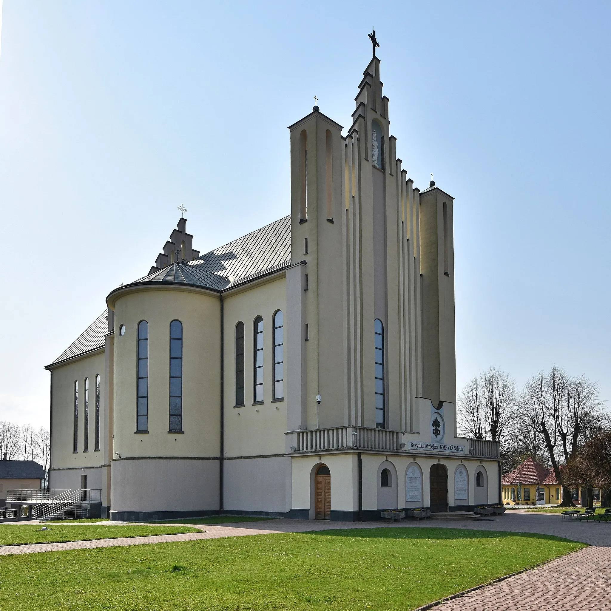 Photo showing: Dębowiec, Bazylika Matki Bożej Płaczącej z La Salette