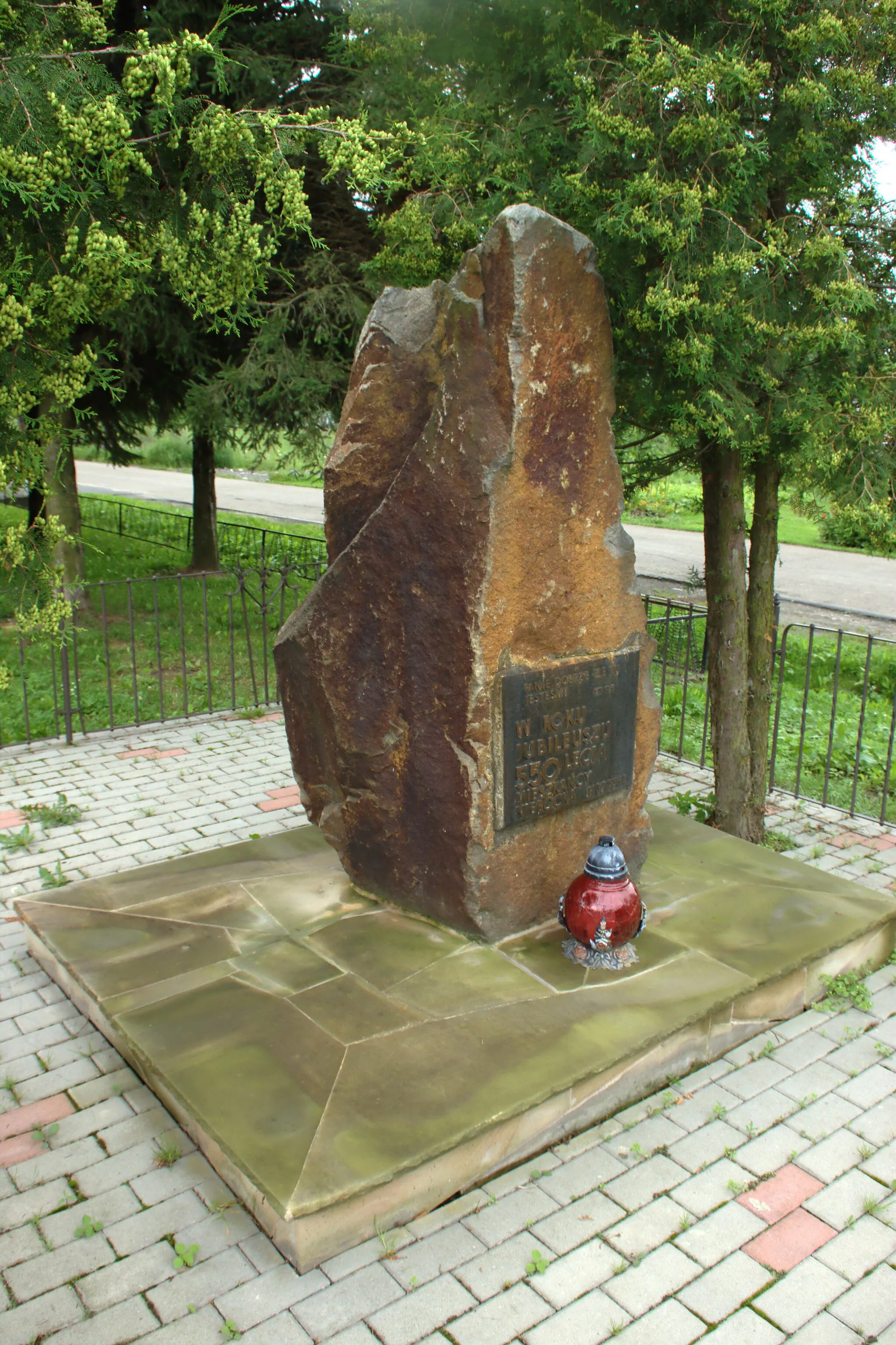 Photo showing: Memorial stone placed at the 550th anniversary of the foundation of the town of Niebocko, Podkarpackie voivodeship, Poland