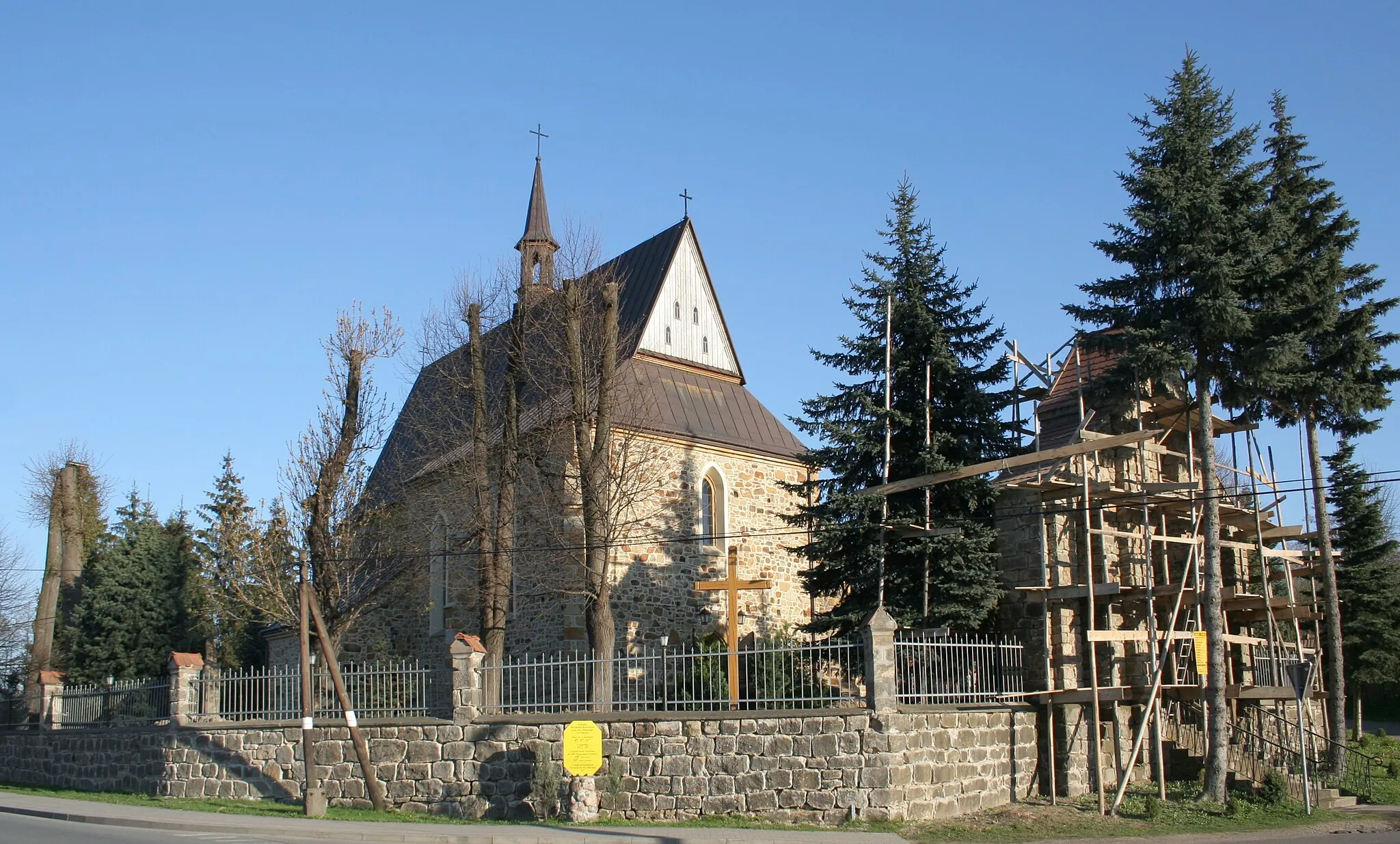 Photo showing: The church of Saint Nicholas in Połomia, Poland.