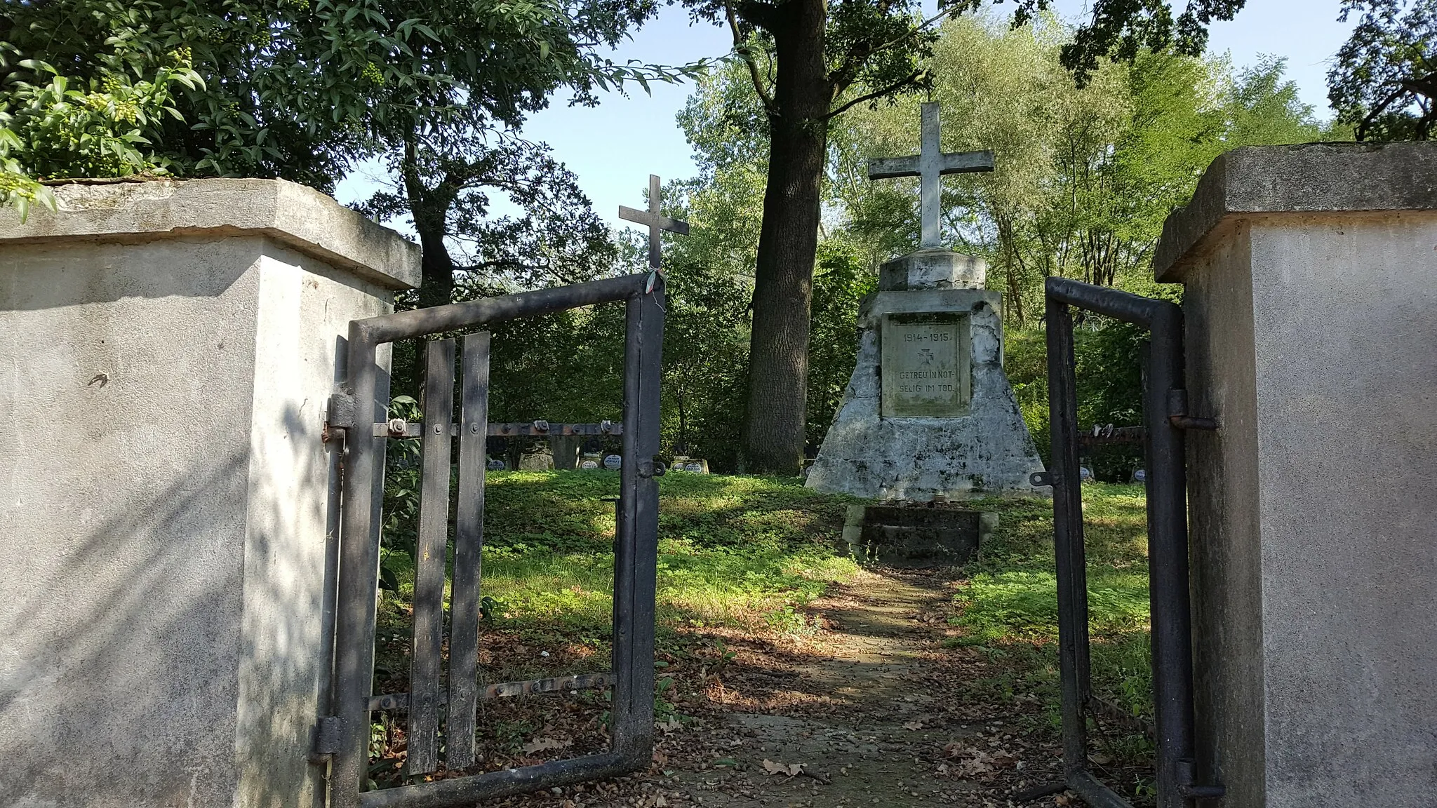 Photo showing: Cmentarz wojenny nr 209 – Glów. Brama wejściowa.