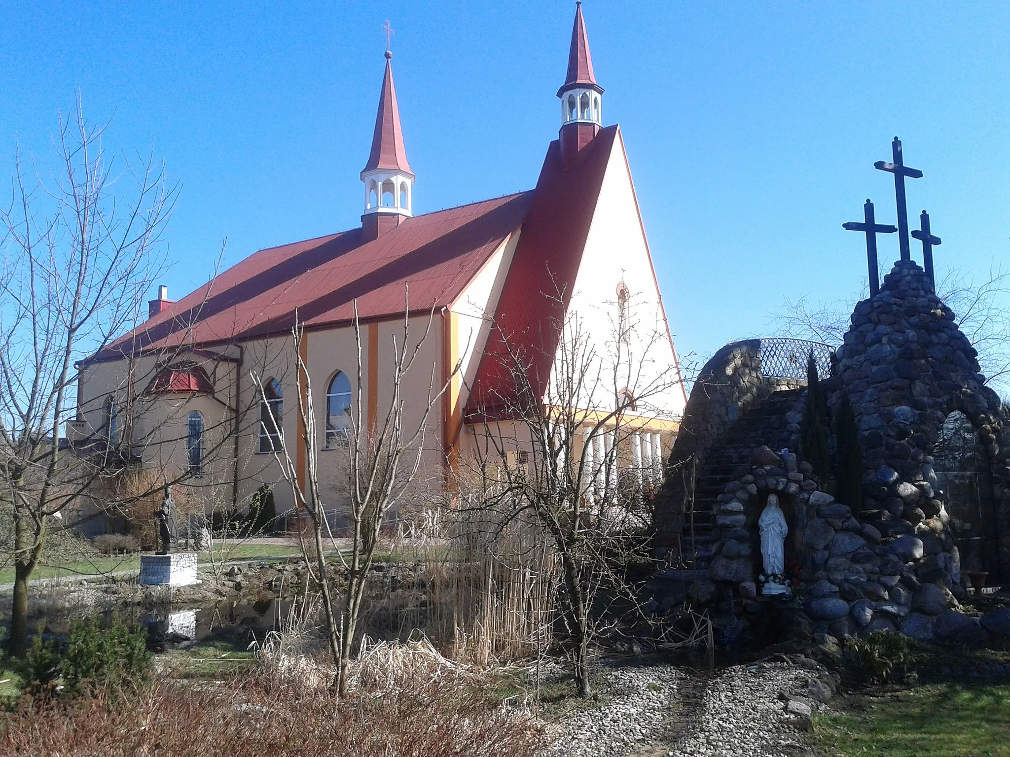 Photo showing: Kościół Matki Bożej Królowej Polski w Dąbrówkach