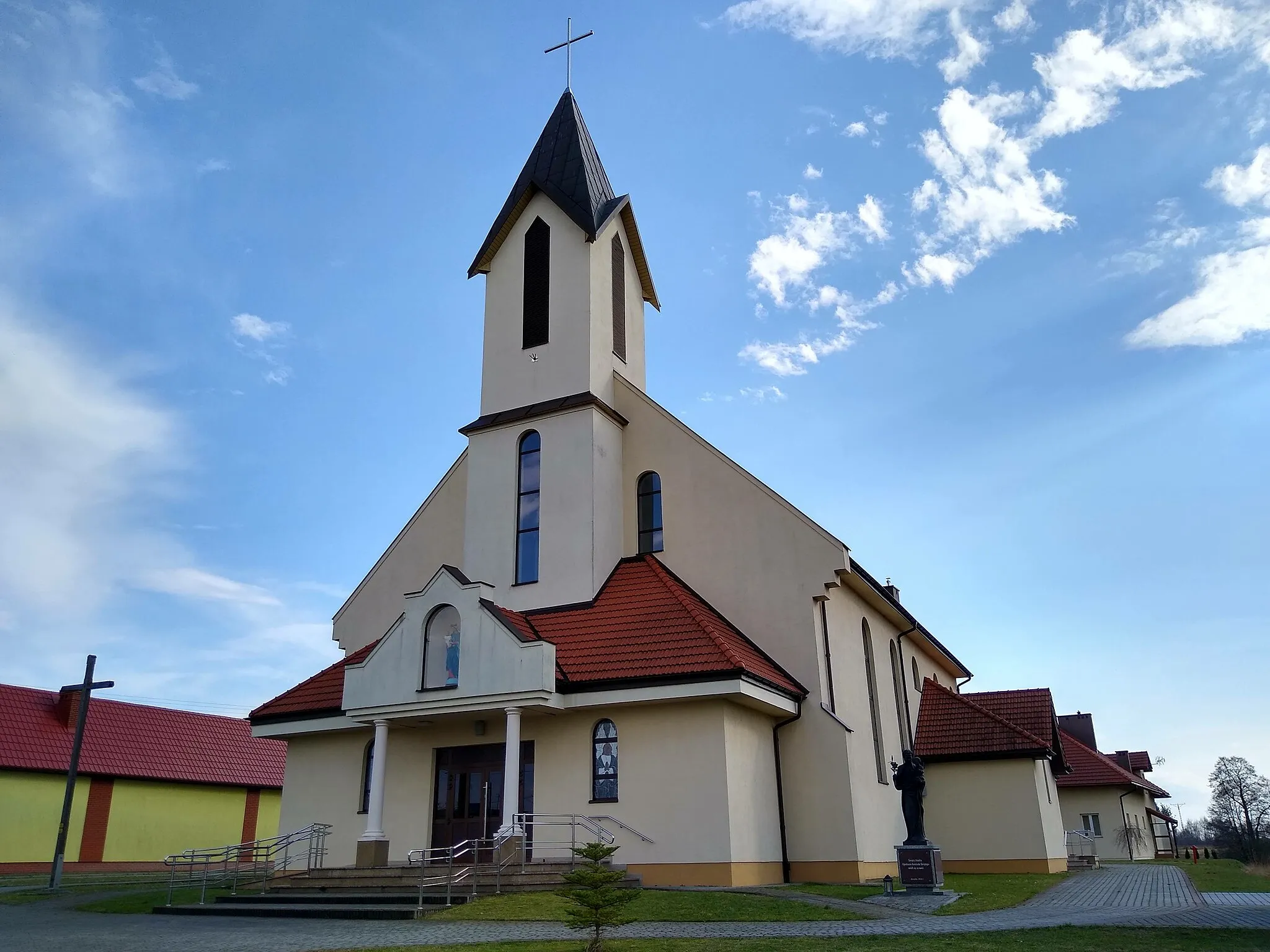 Photo showing: Kościół NMP Matki Kościoła w Zarębkach