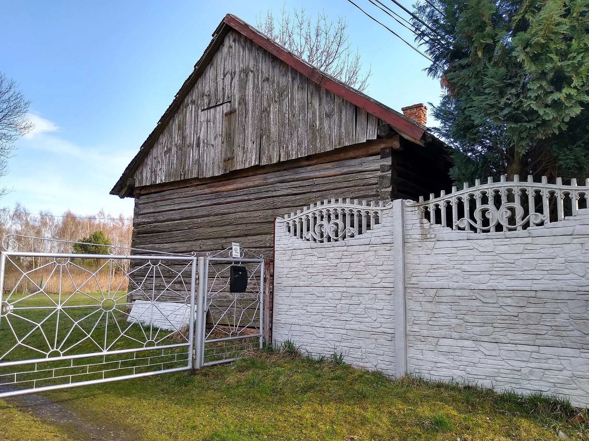 Photo showing: Zarębki - drewniany dom (nr 65)