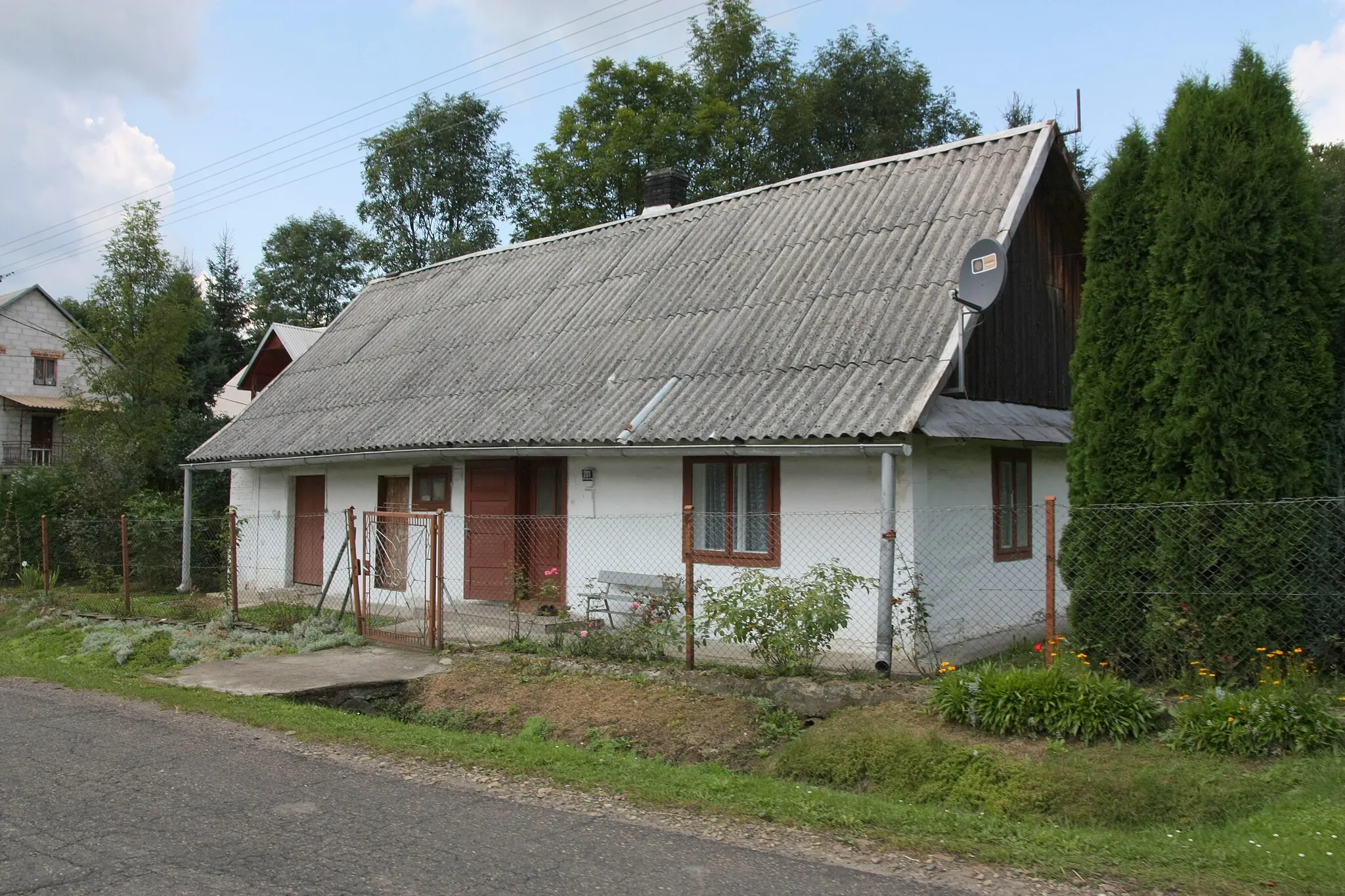 Photo showing: House in Bezmiechowa Dolna.