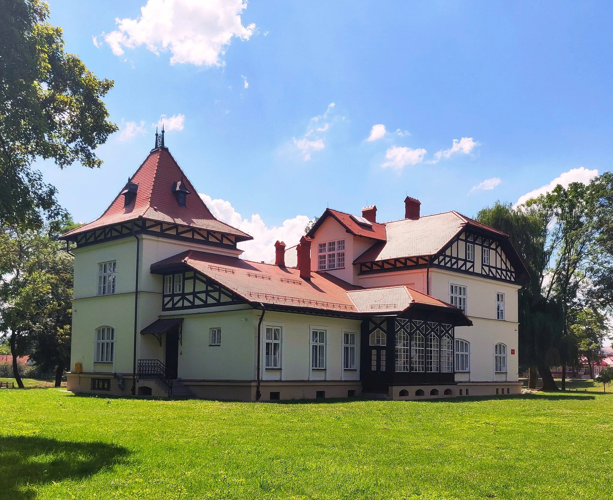 Photo showing: Manor house in Medyka
