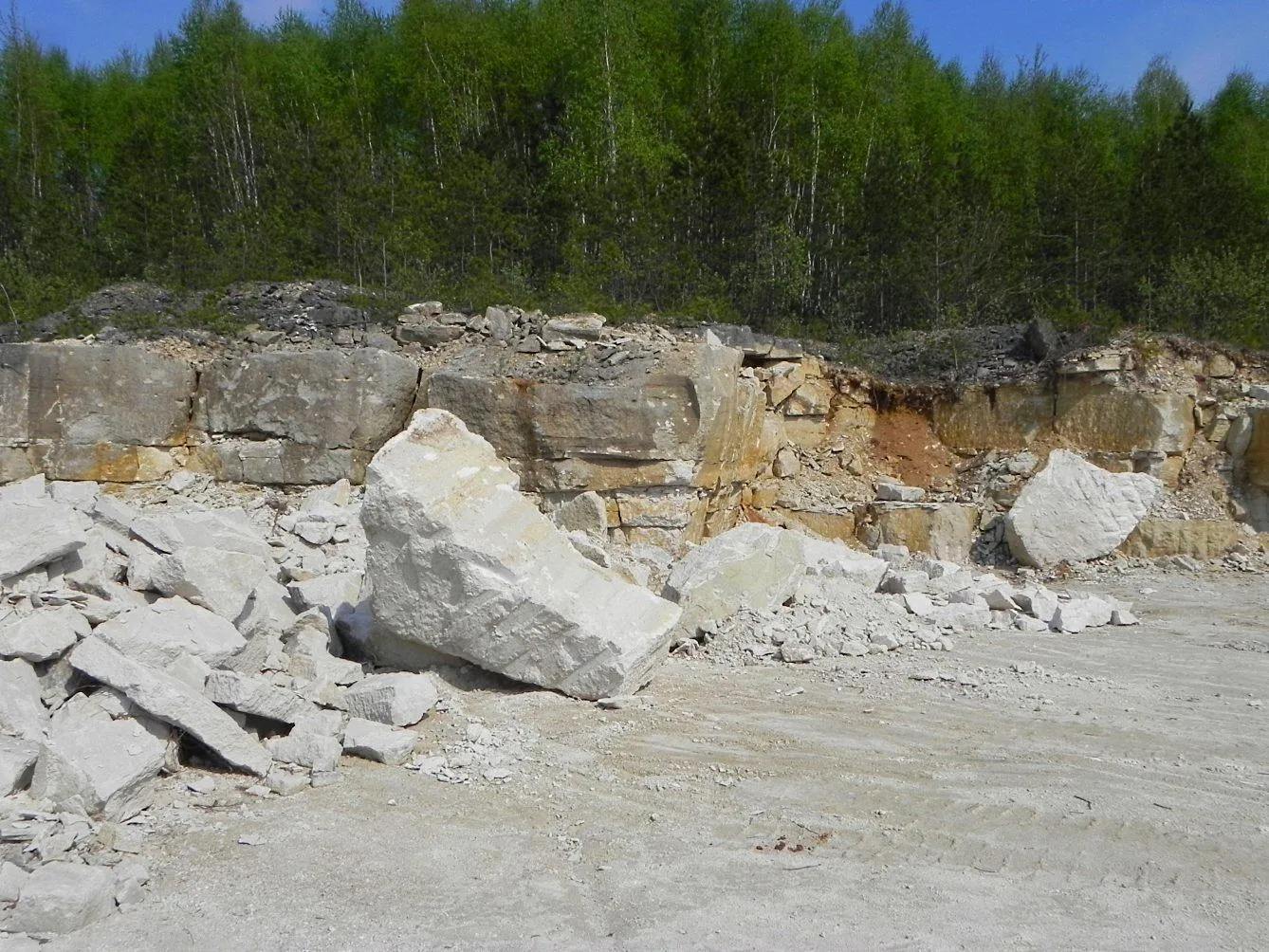 Photo showing: Kamieniołom ośrodka kamieniarskiego w Bruśnie.