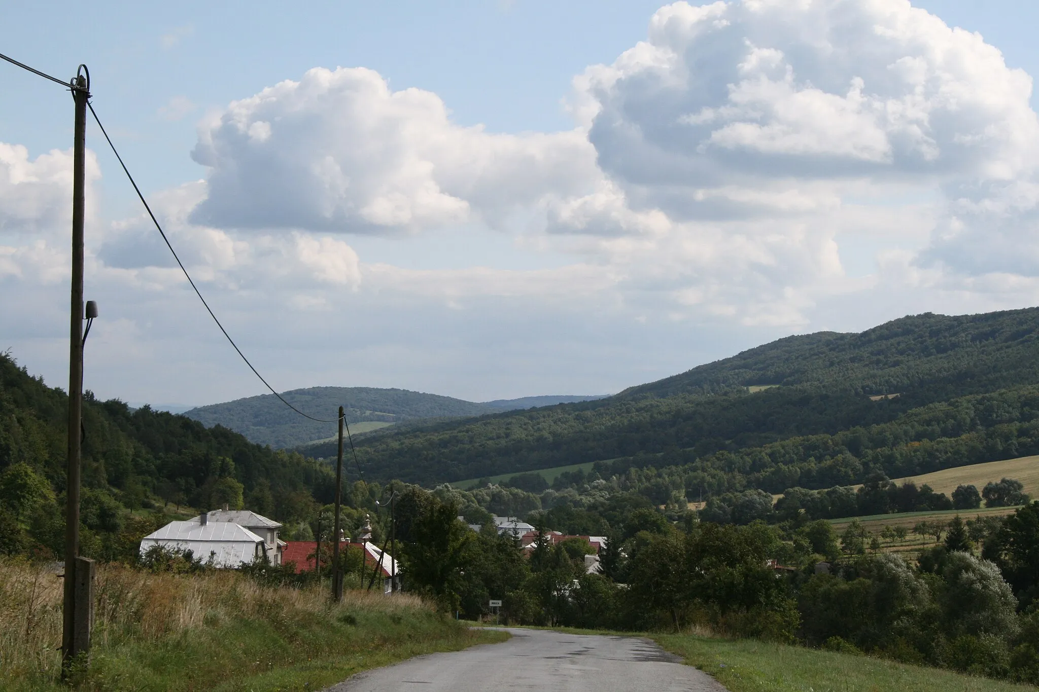 Photo showing: Dedinka v údoli, veduta v Nízkych Beskydach