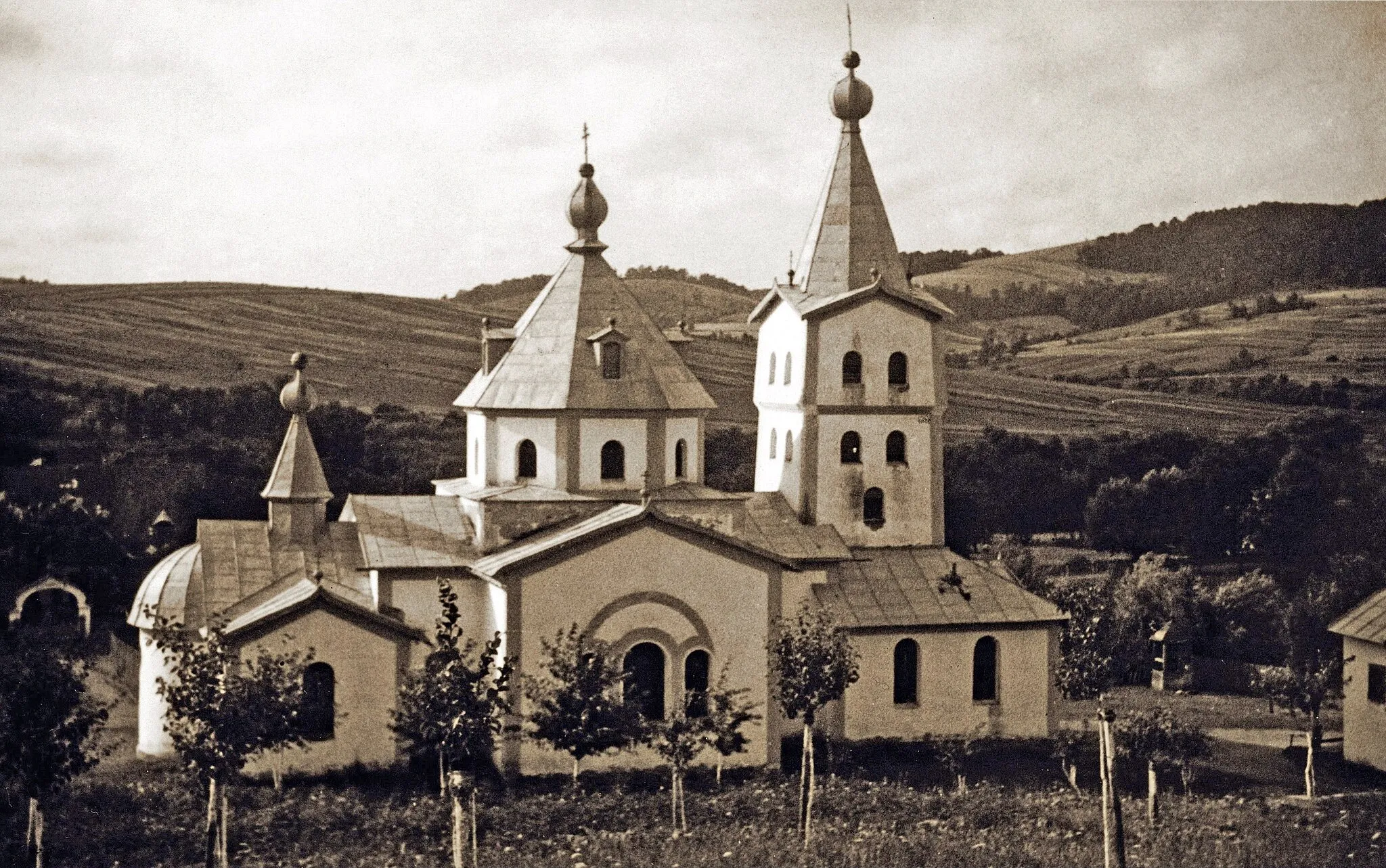 Photo showing: Монастырь преводобного Иова Почаевского в Ладомировой. 1930-е годы