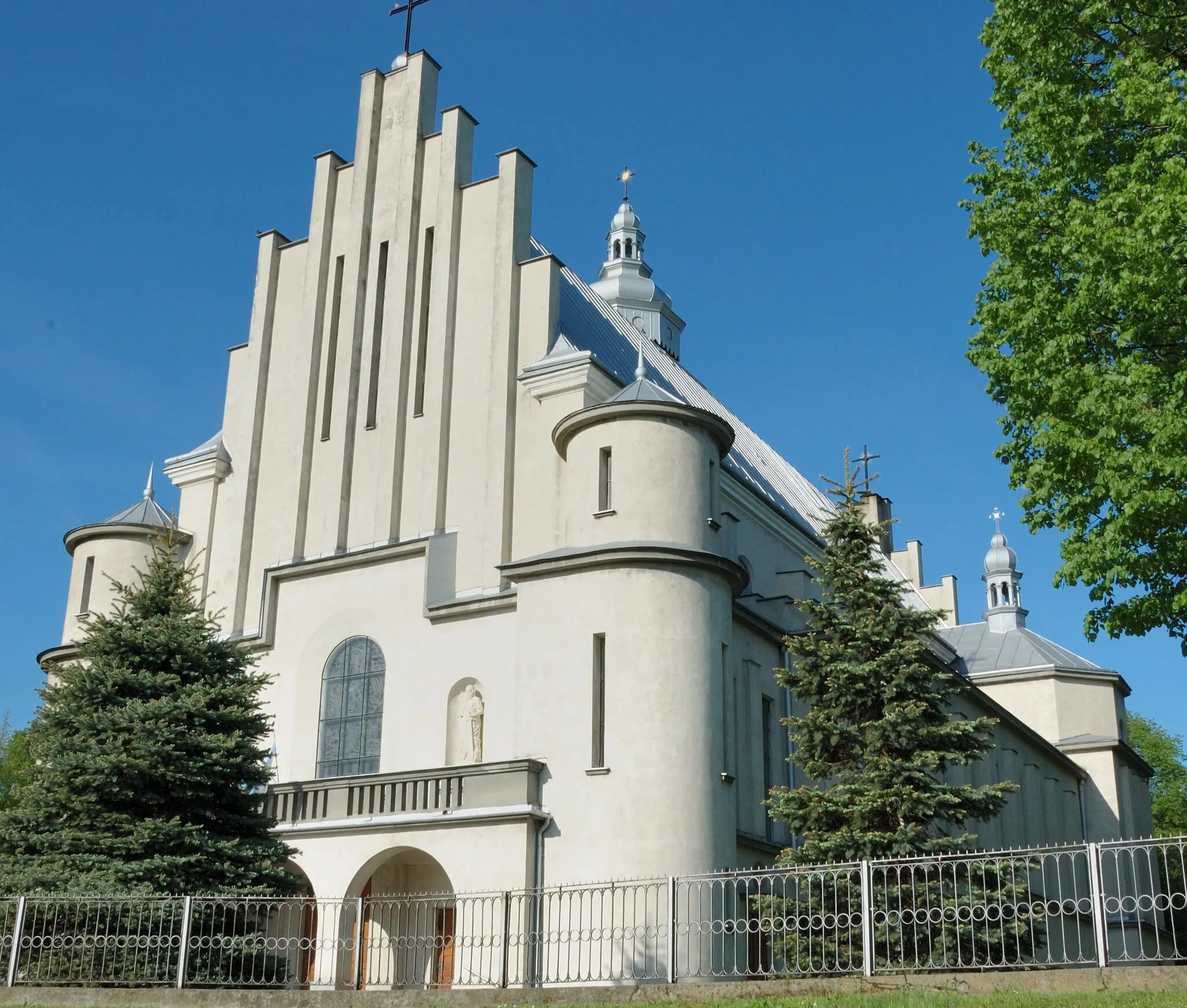 Photo showing: Kościół pw. św. Stanisława, Kosina, front / prawa strona