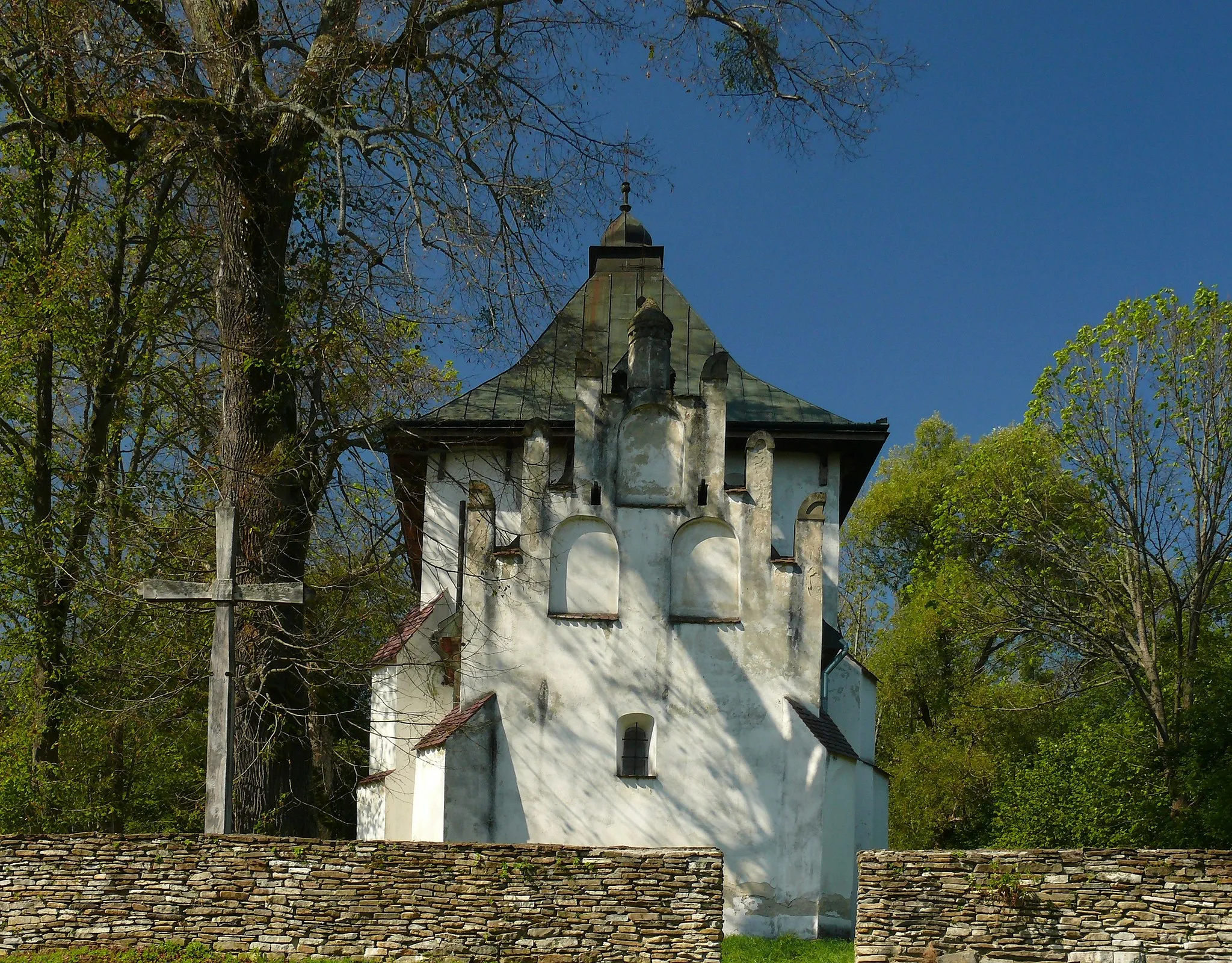 Photo showing: Najstarsza polska cerkiew obronna, pod wezwaniem św. Onufrego, znajdująca się w Posadzie Rybotykiej, woj. podkarpackie.