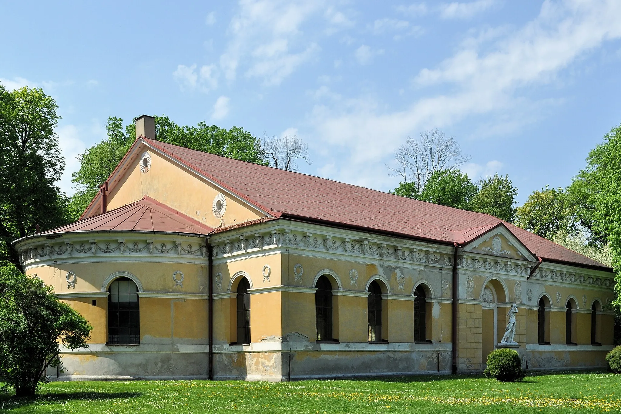 Photo showing: Riding school in castle park, Łańcut.