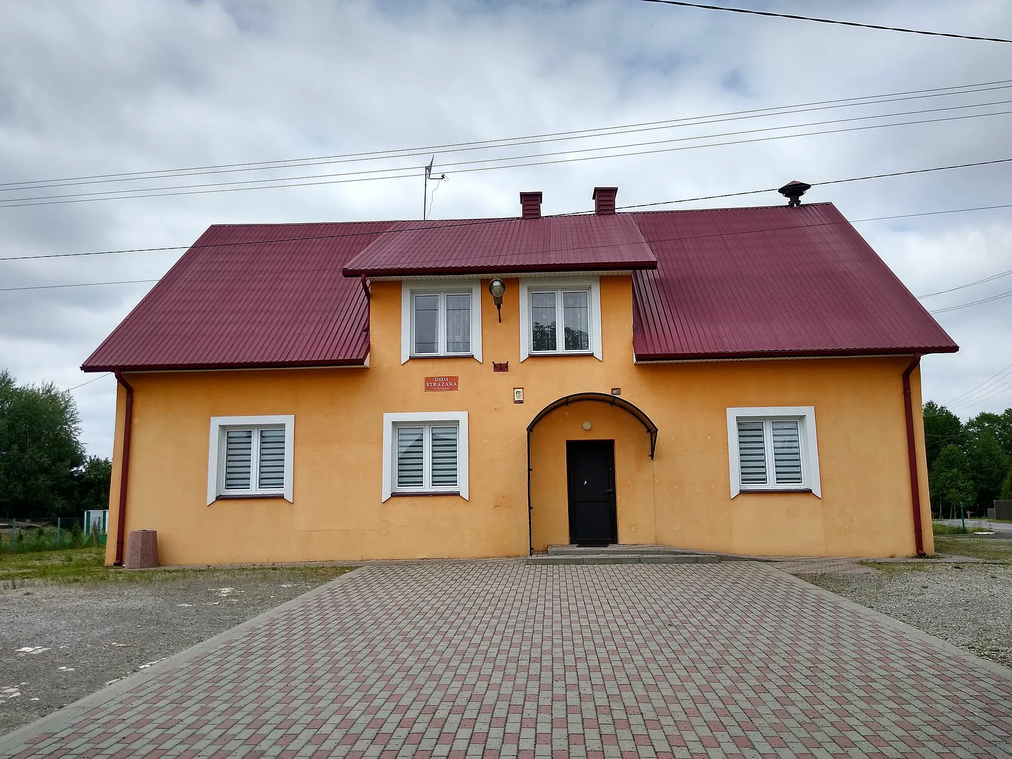 Photo showing: Trześń - dom strażaka