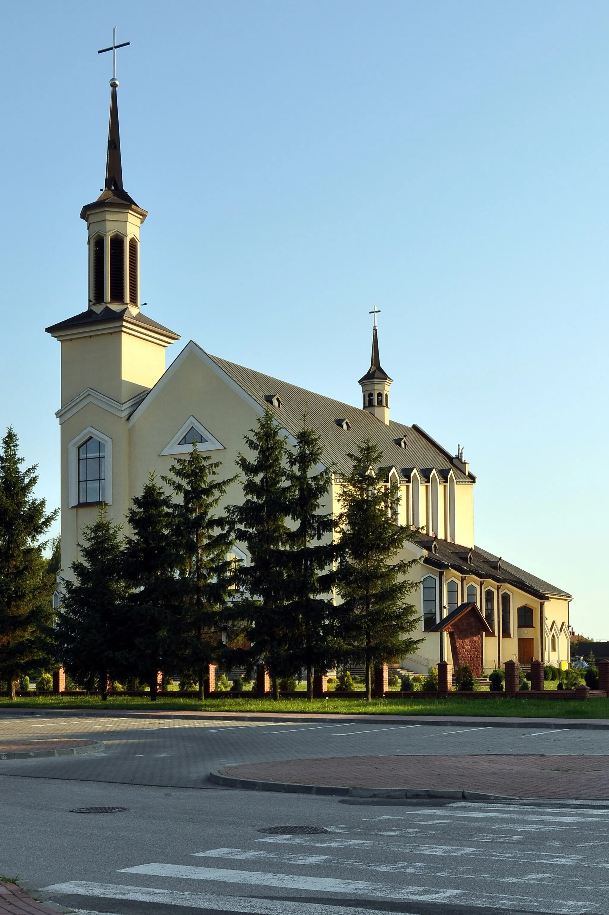 Photo showing: church of Holy Trinity in Mielec. osiedle Smoczka