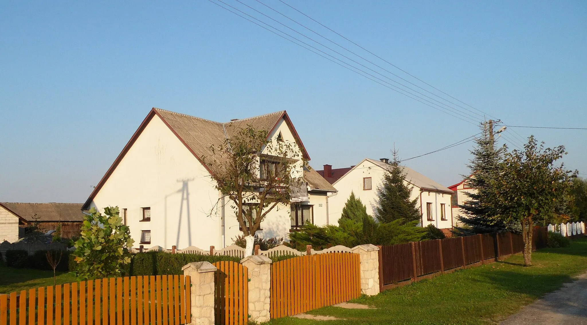 Photo showing: Domy mieszkalne we wsi.