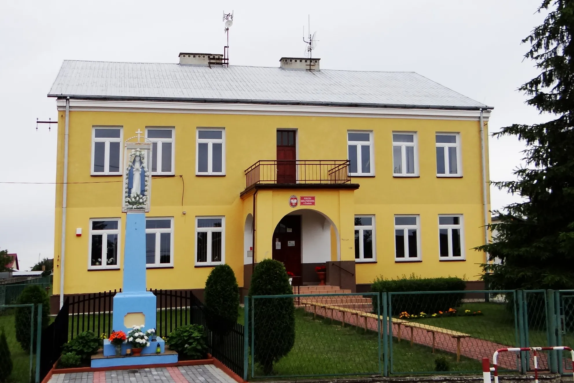Photo showing: Zdjęcie wykonane w miejscowości Przędzel, powiat niżański.