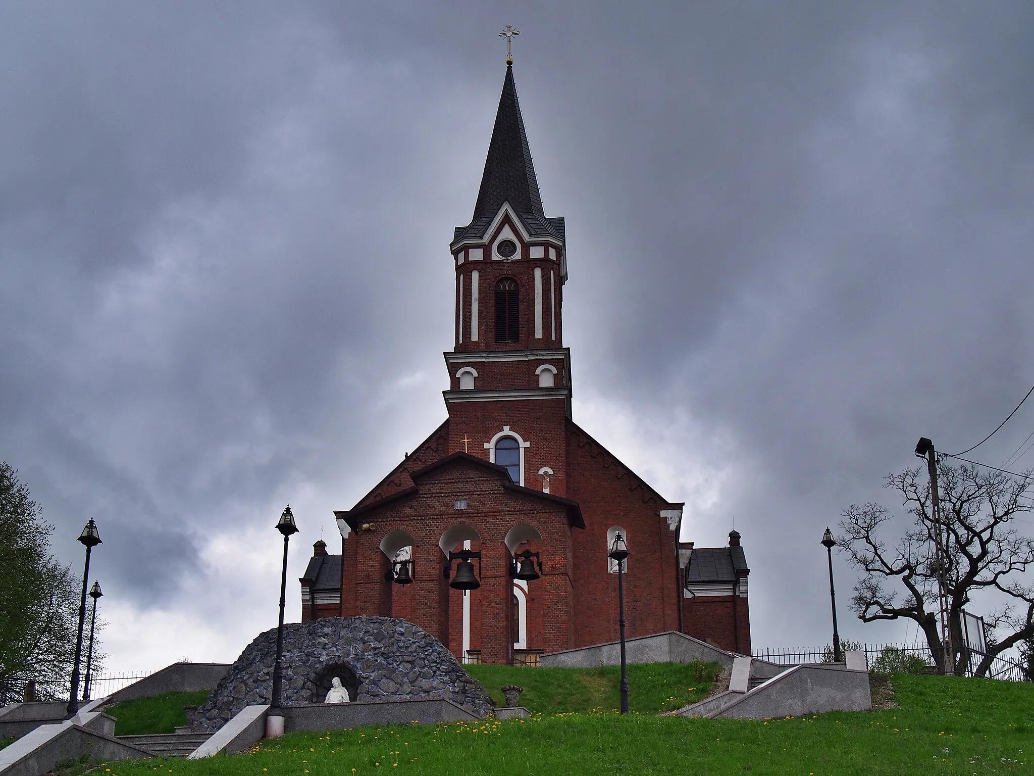 Photo showing: Kościół Rzymskokatolicki Pw. św. Mikołaja Biskupa i św. Józefa w Grabownicy Starzeńskiej, pow. brzozowski